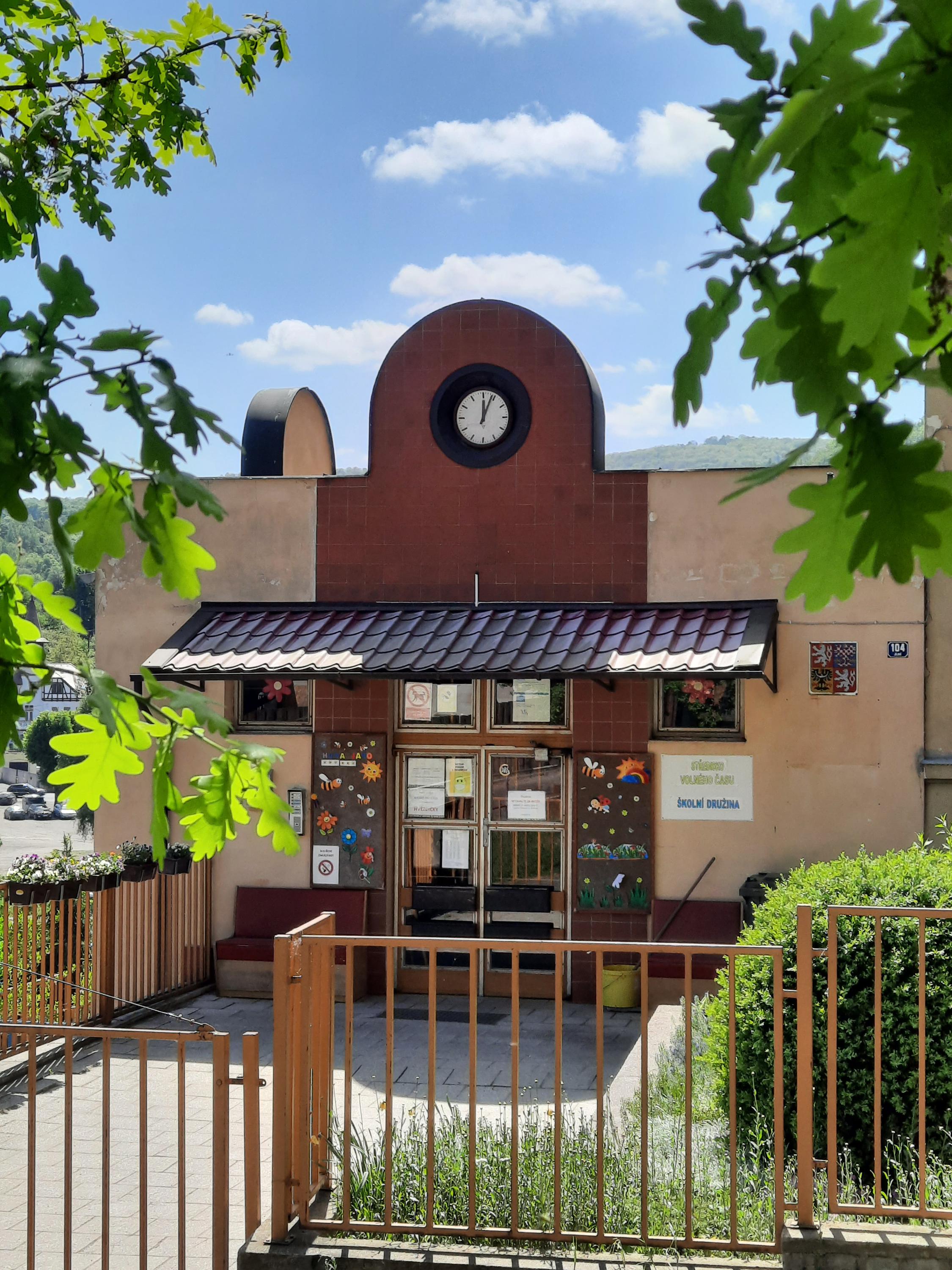 ZŠ a MŠ Jílové, Kostelní foto 3