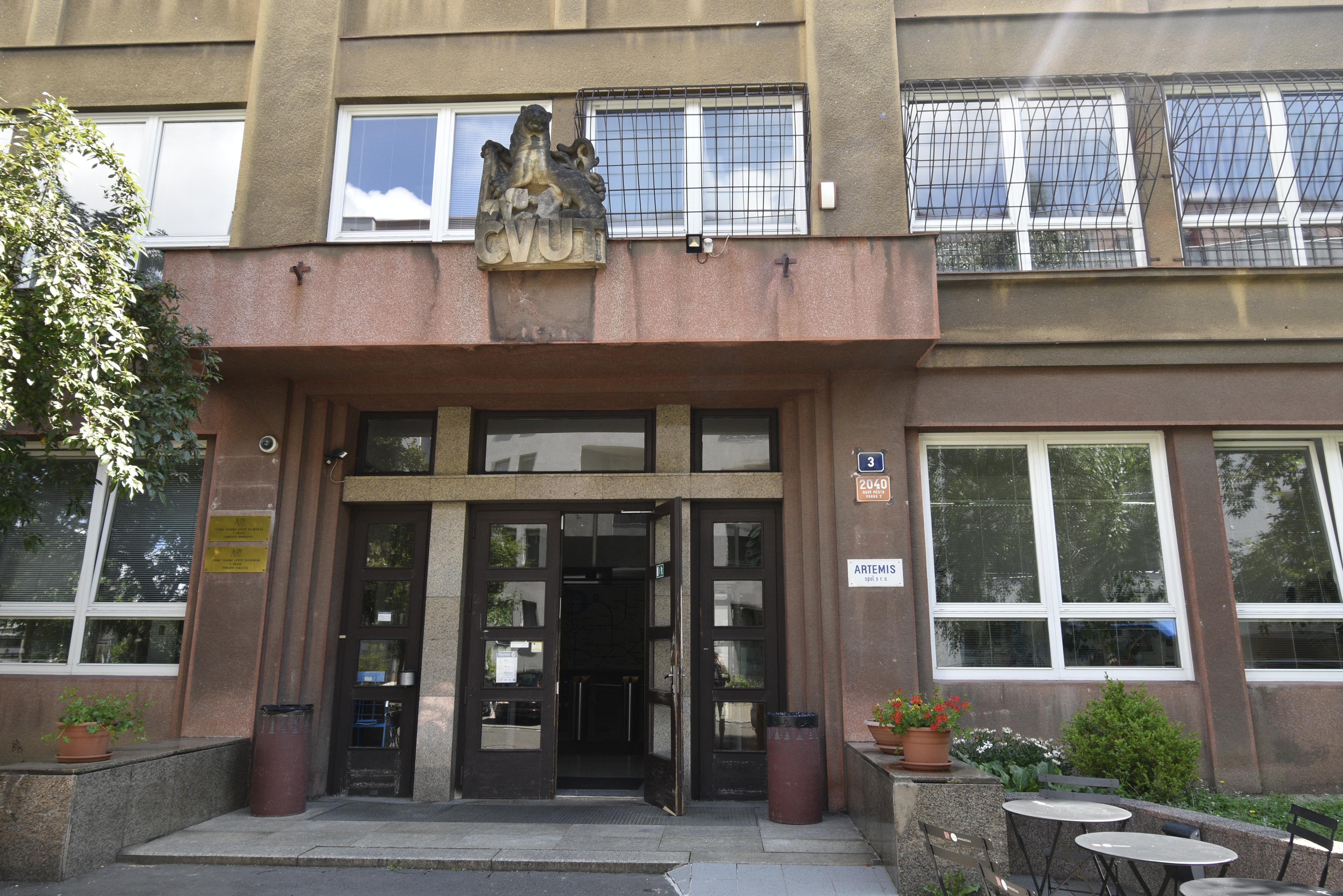 České vysoké učení technické v Praze - Ústav výrobních strojů a zařízení Fakulty strojní foto 2