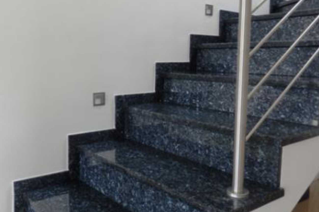 Výroba a montáž schodů z přírodního kamene