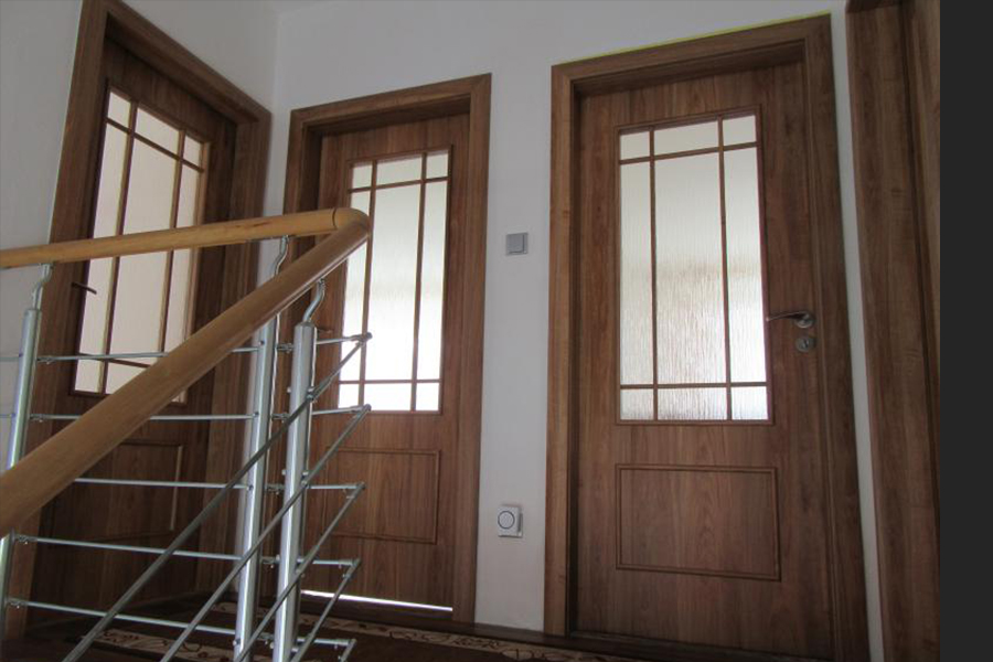 Výroba nových fóliovaných dveří