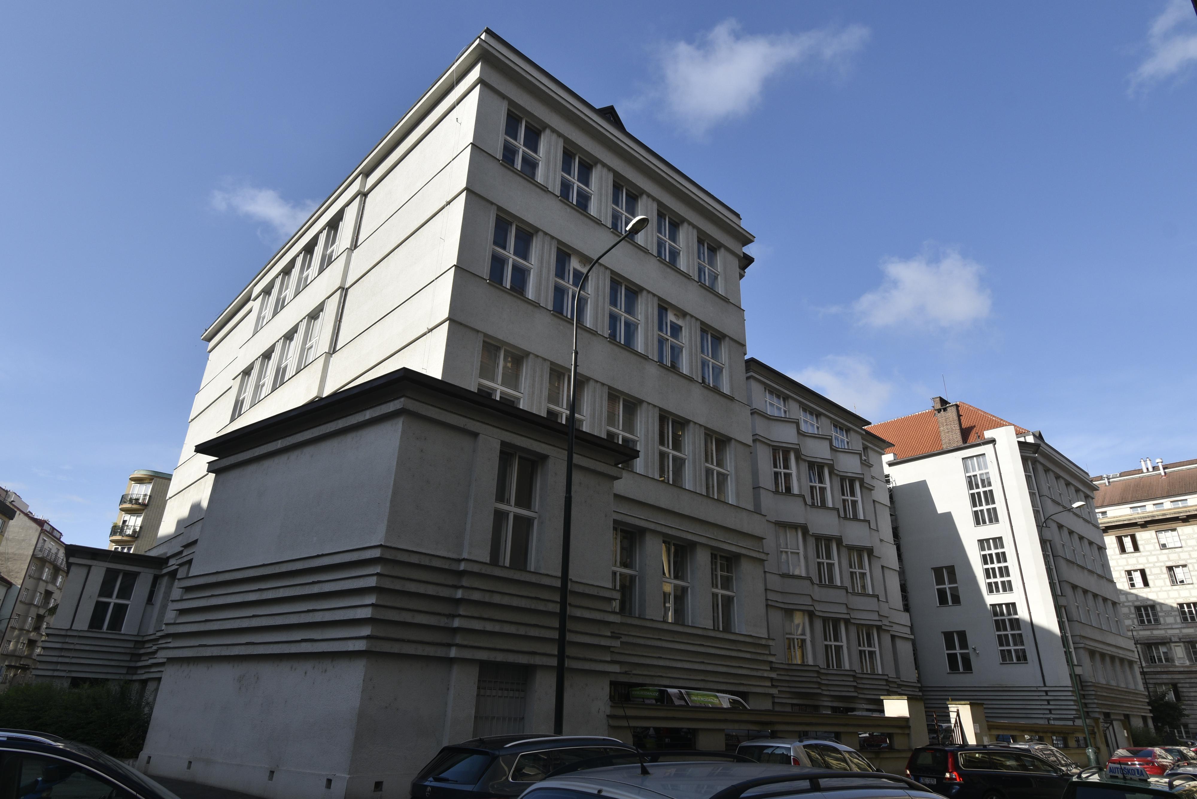 Vyšší odborná škola ekonomických studií Praha 2 foto 5