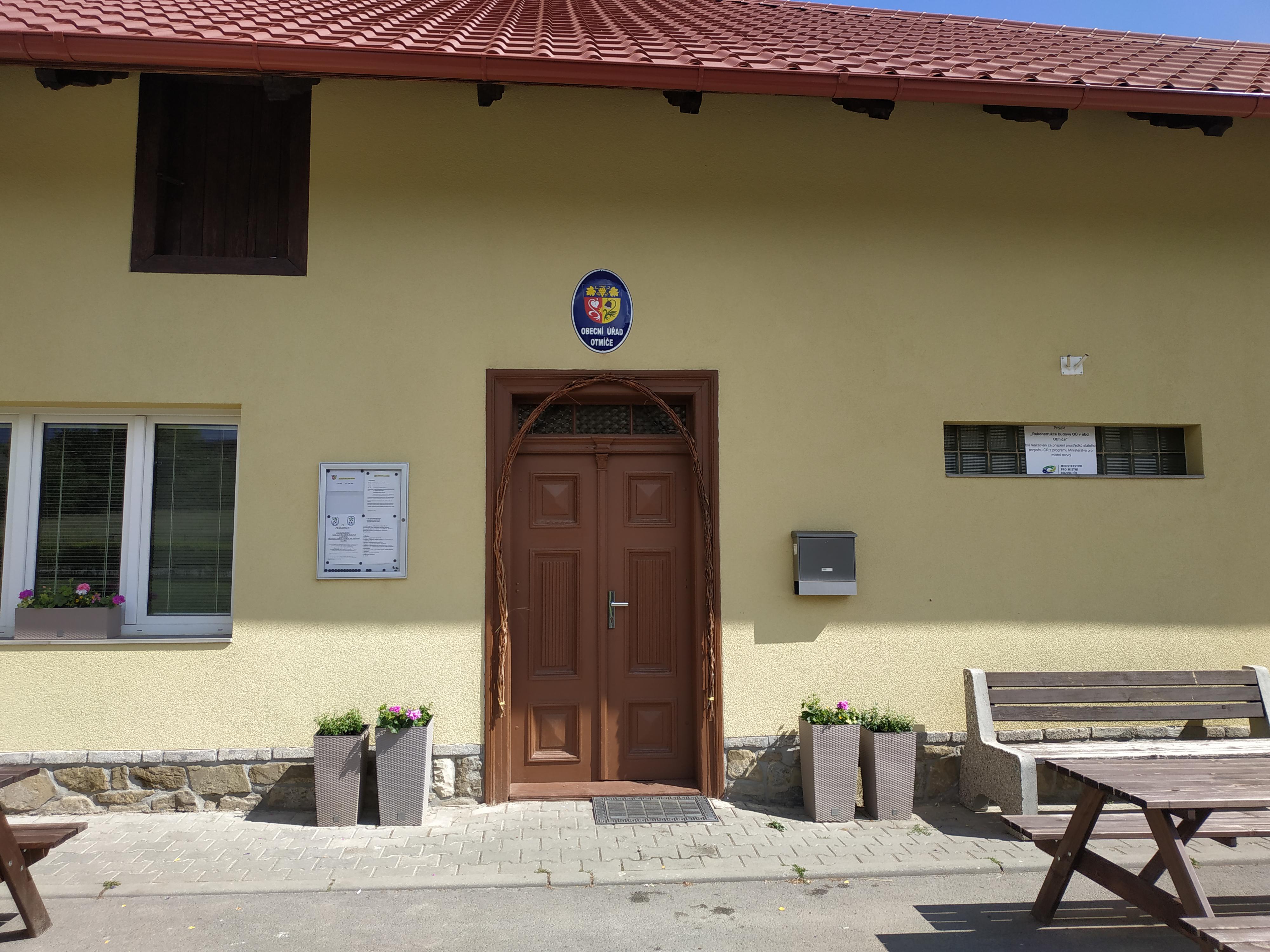 Otmíče - obecní úřad foto 6