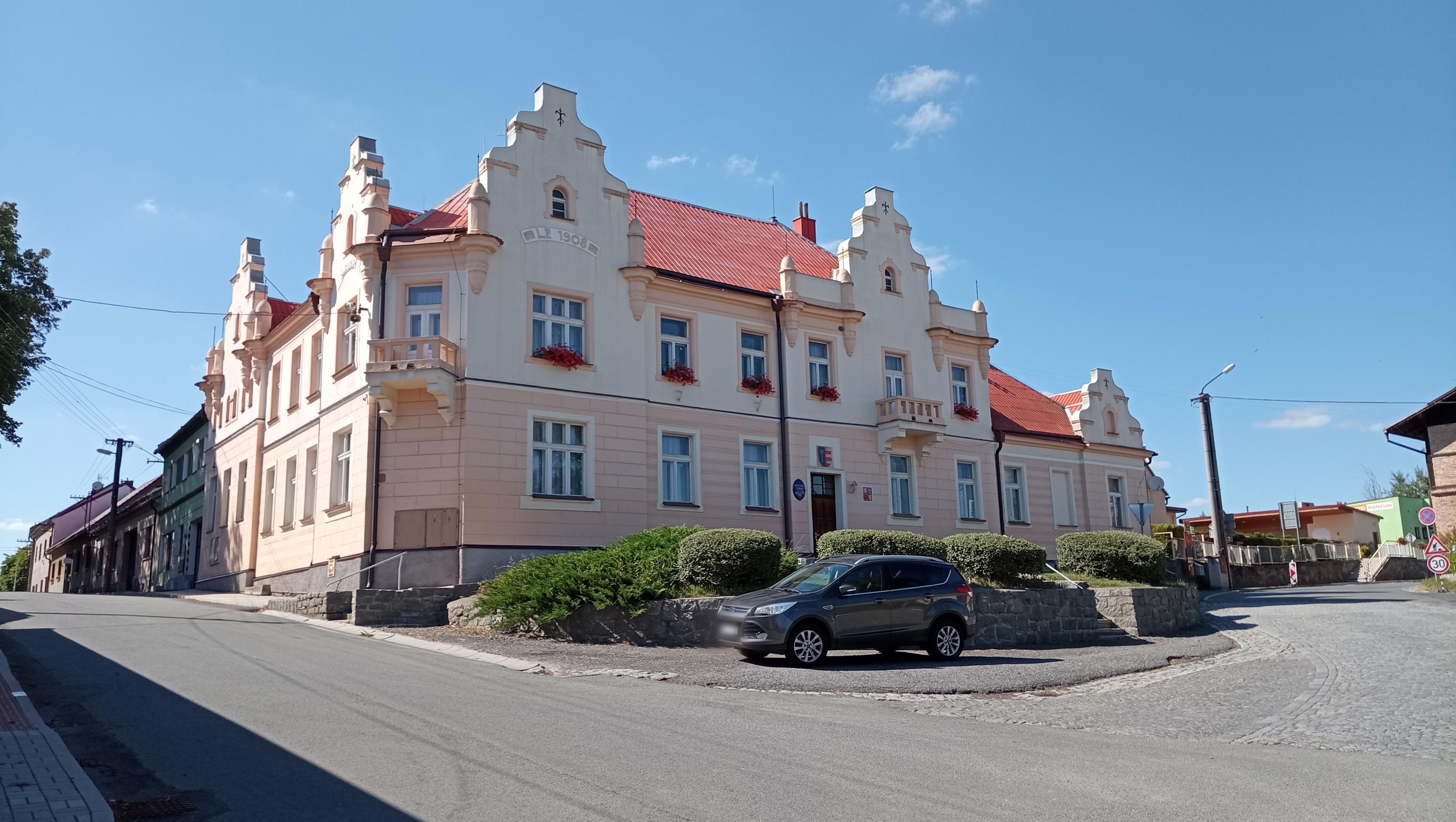Měčín - městský úřad foto 2