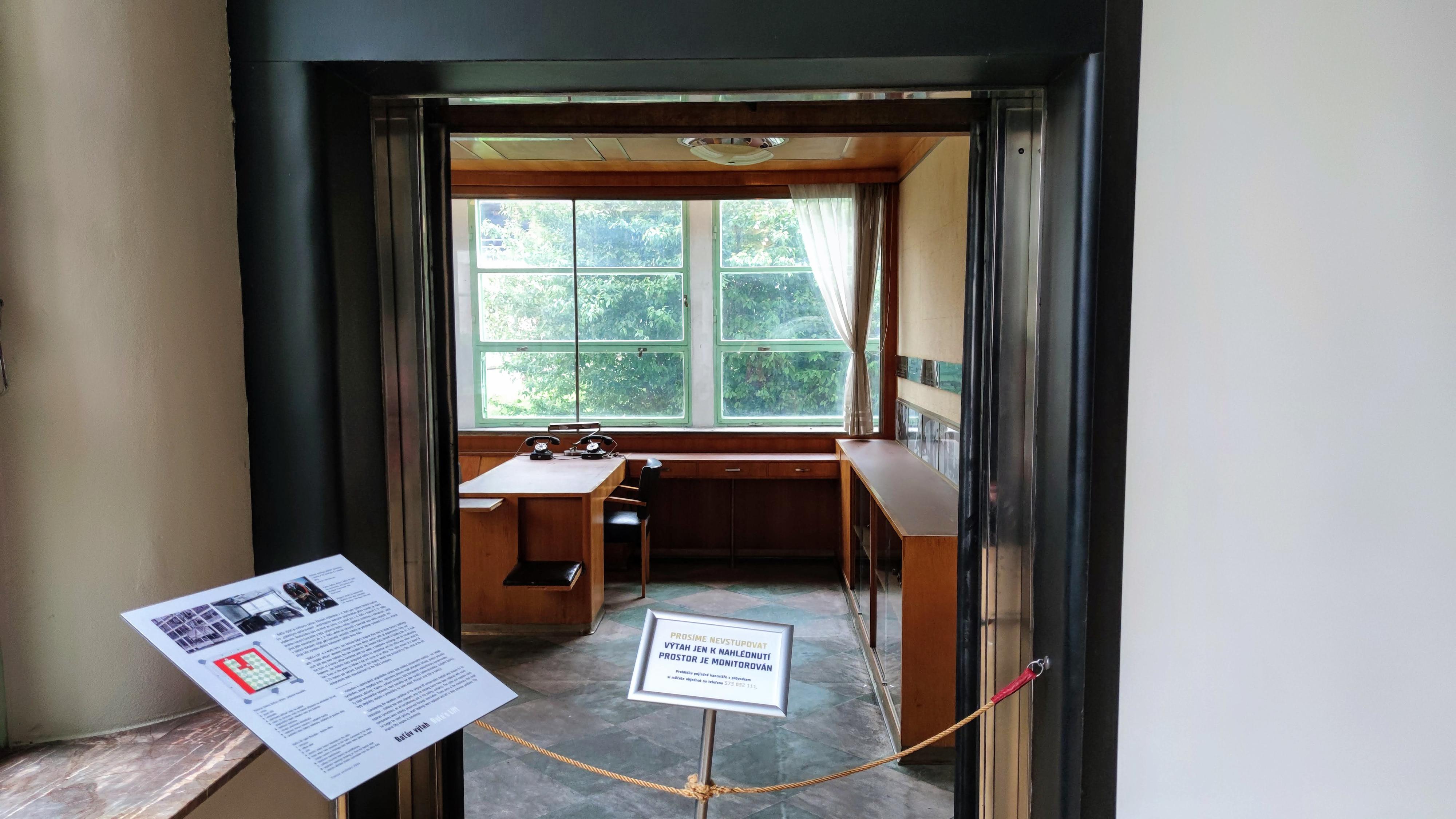Pojízdná kancelář J. A. Bati ve výtahu 21. budovy foto 6