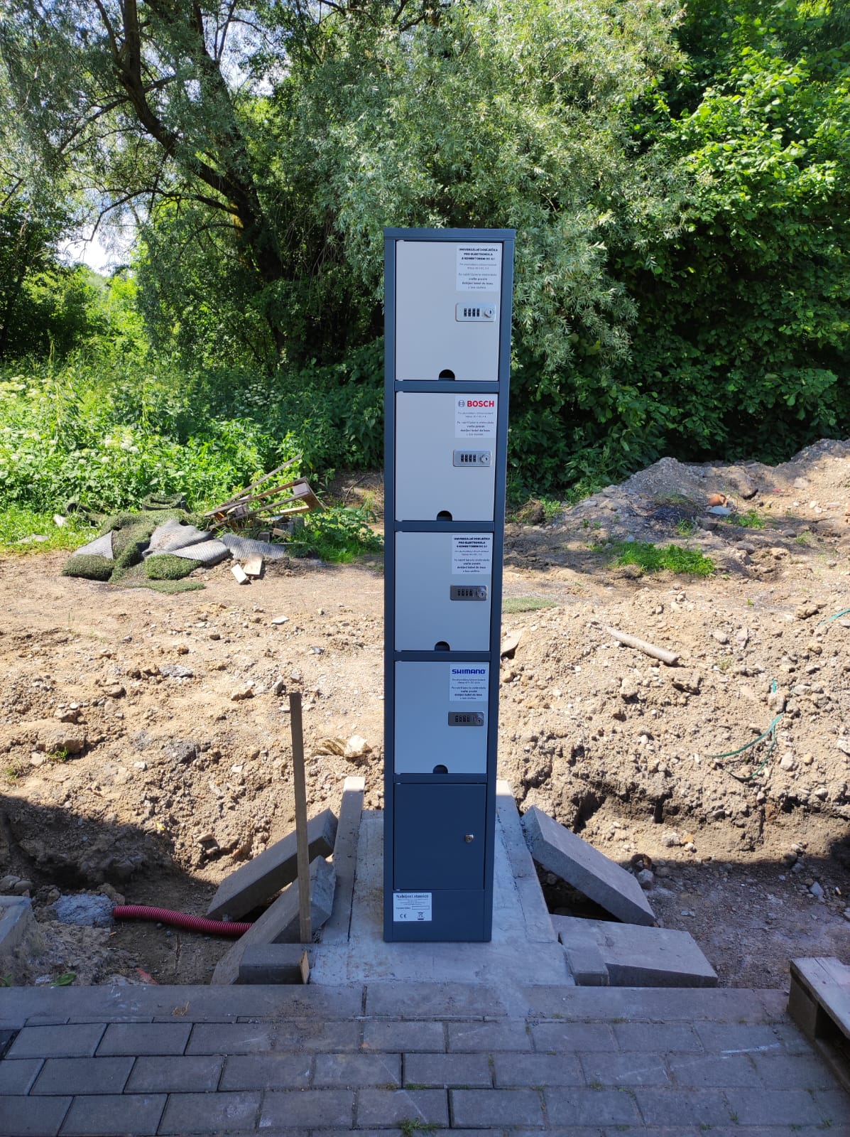 Nabíjecí stanice pro elektrokola a mobilní zařízení - Etron Czech s.r.o. foto 2