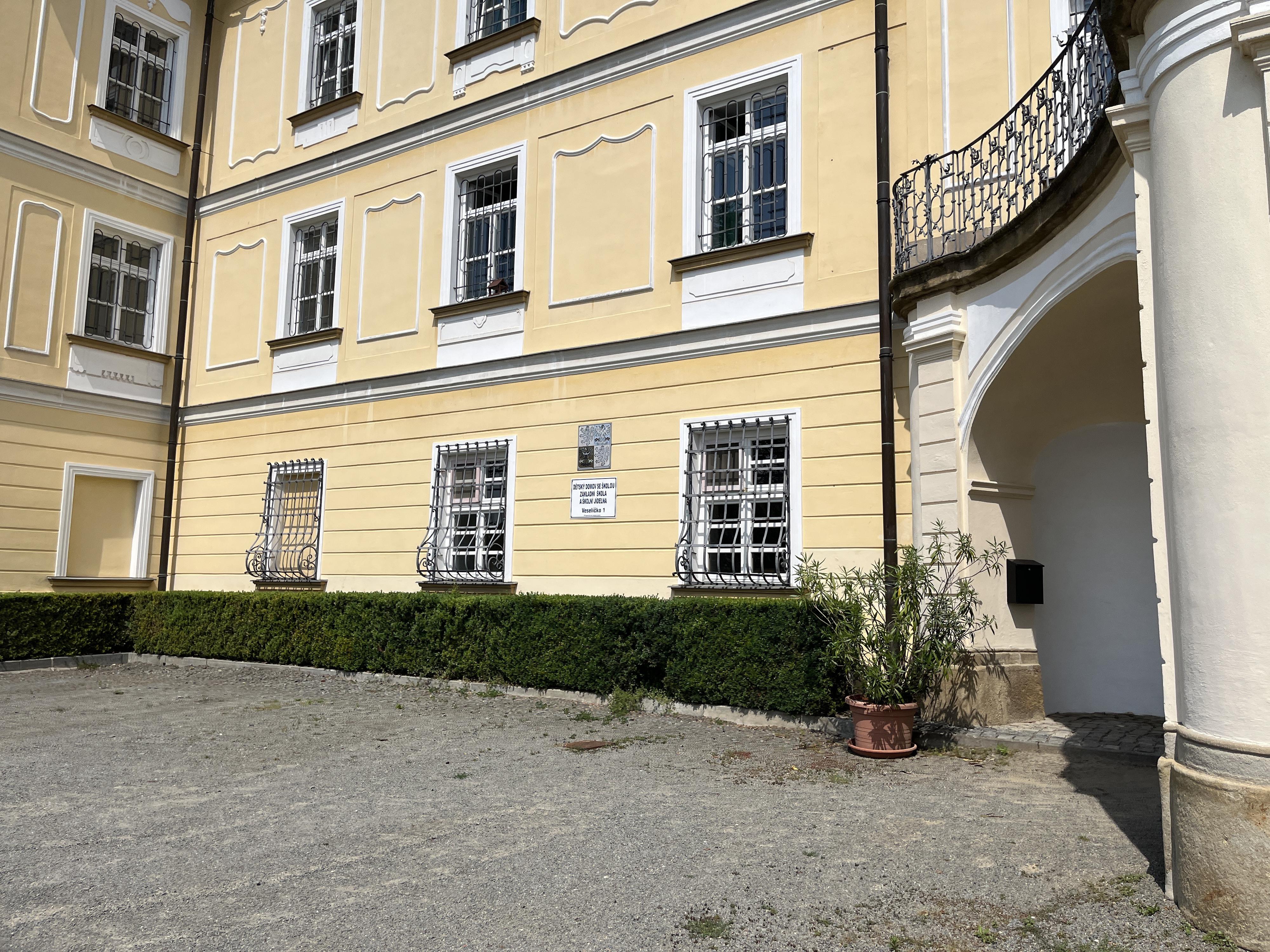Dětský domov se školou, ZŠ a školní jídelna Veselíčko foto 3