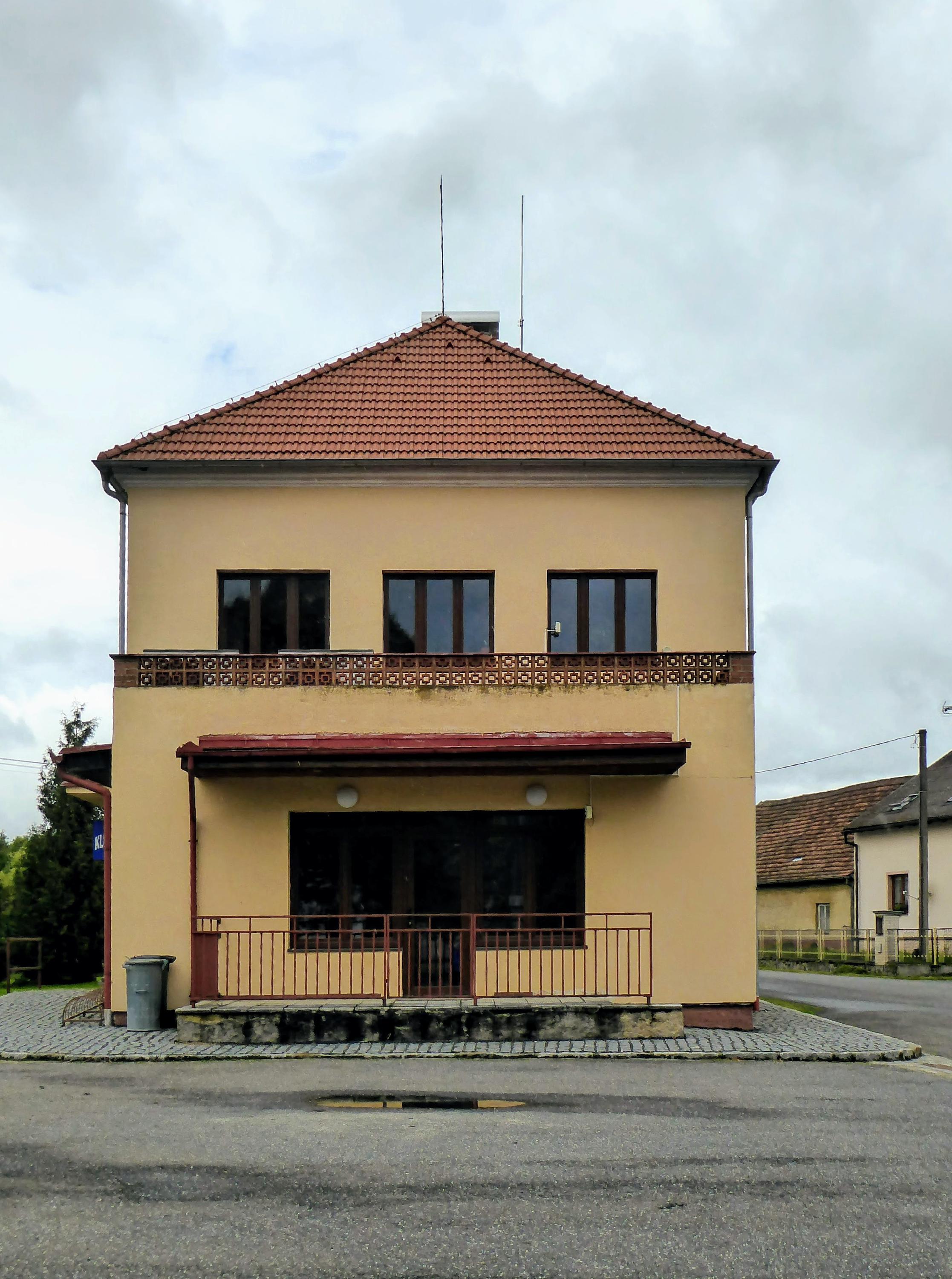Ježovy - obecní úřad foto 6
