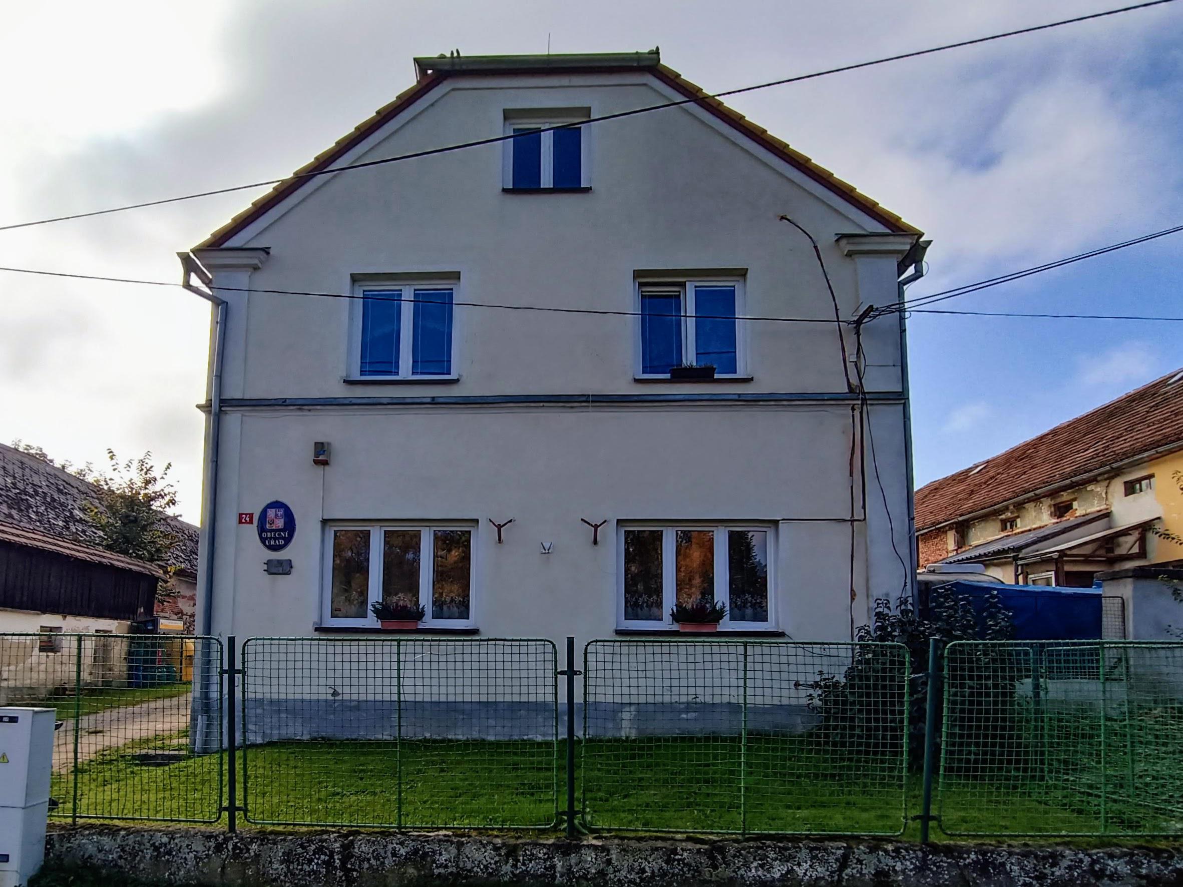 Místní knihovna ve Vlkanově foto 2