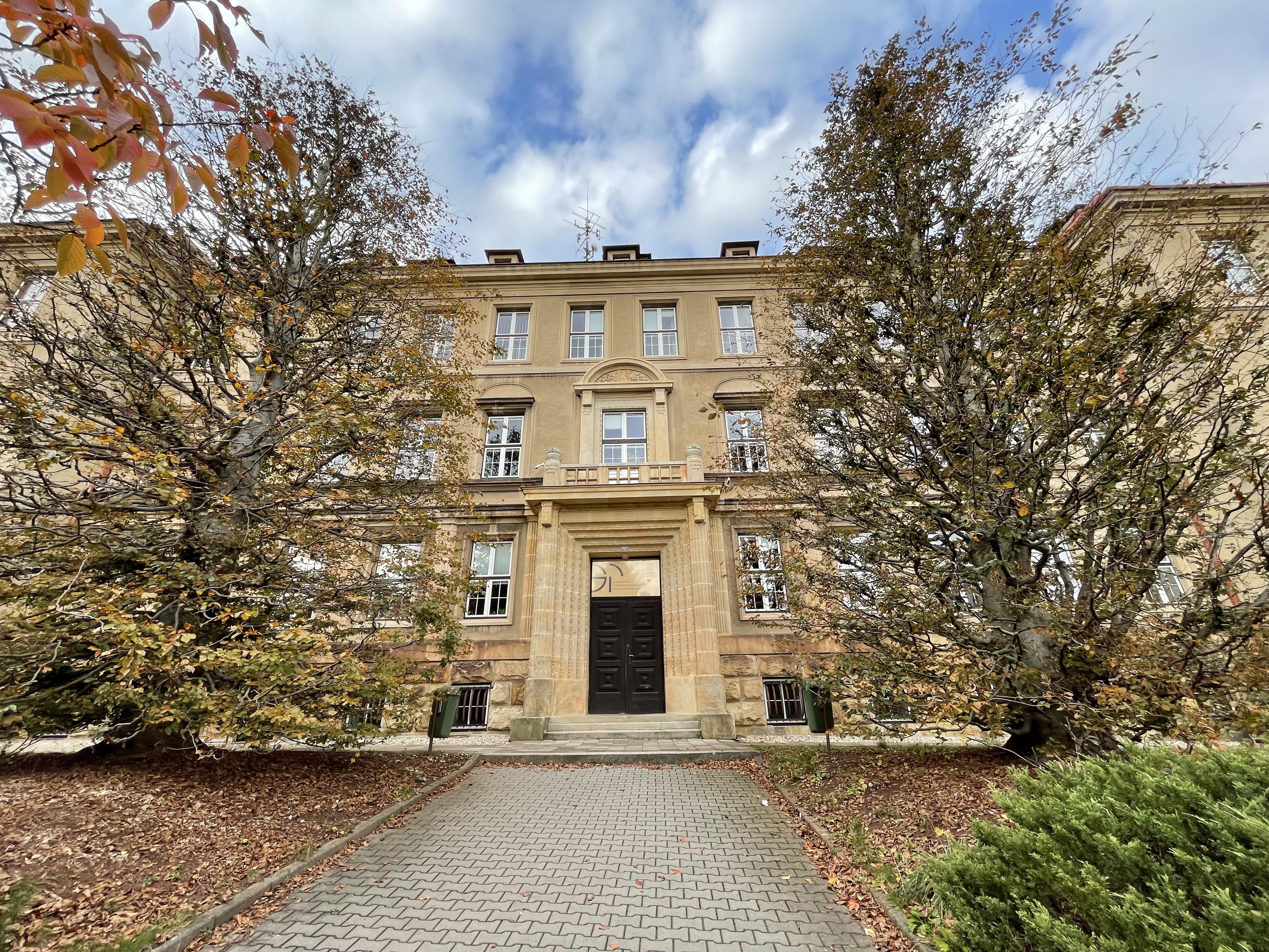 Gymnázium a Střední odborná škola pedagogická Nová Paka foto 2