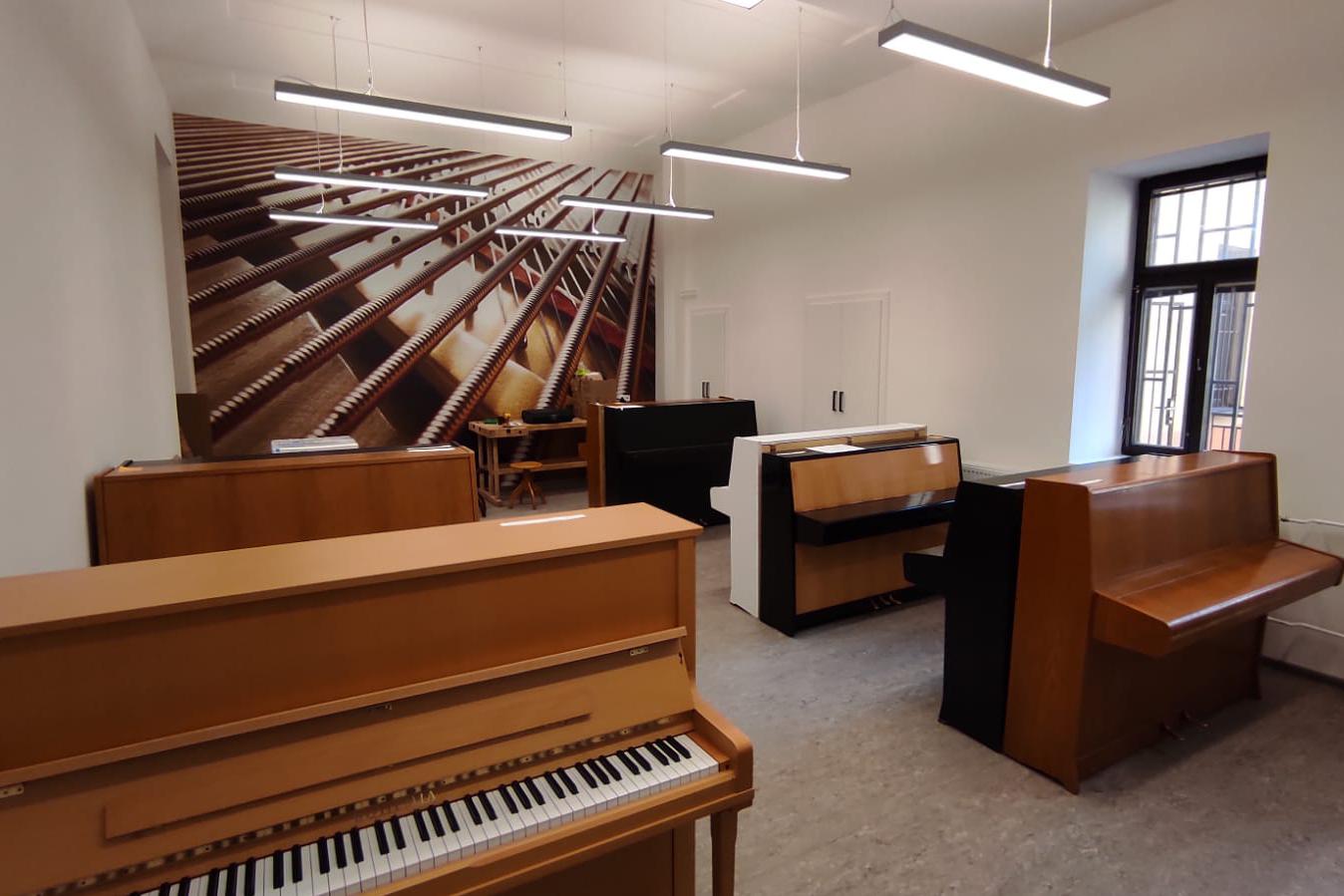 Český hudební fond - půjčovna pianin