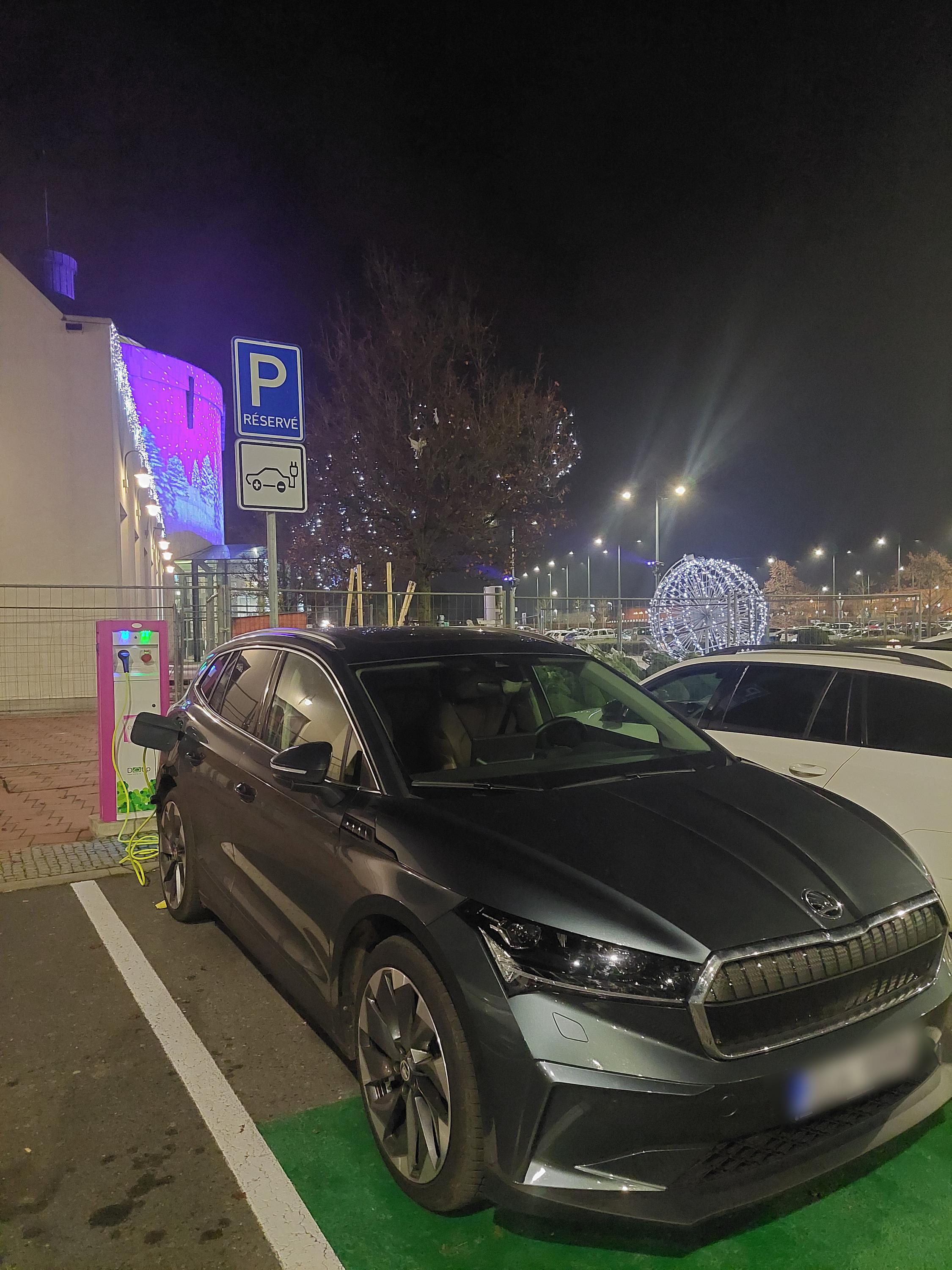 Olympia centrum - nabíjecí stanice foto 2