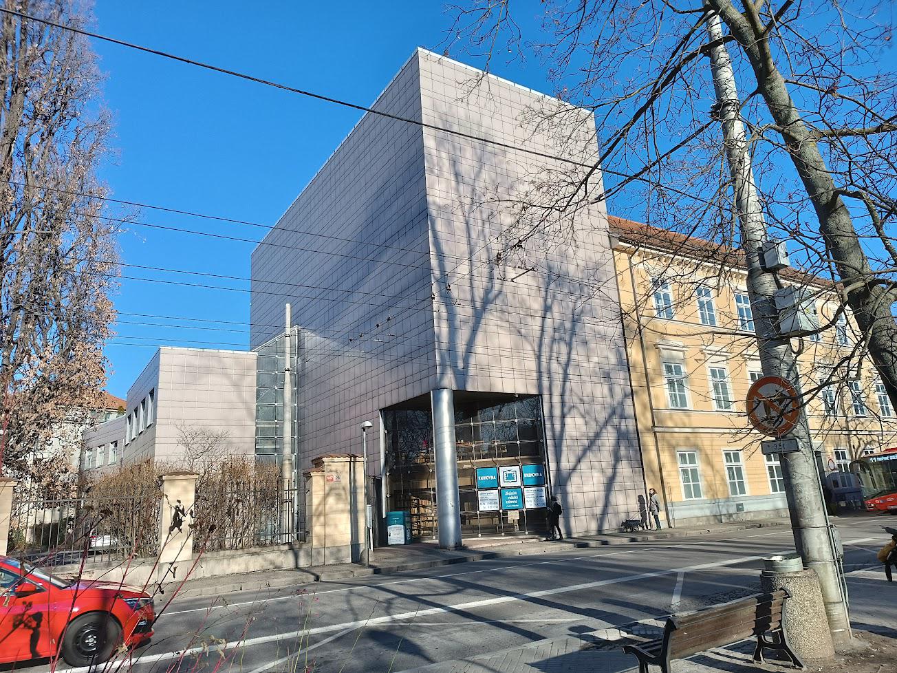 Jihočeská vědecká knihovna v Českých Budějovicích foto 2