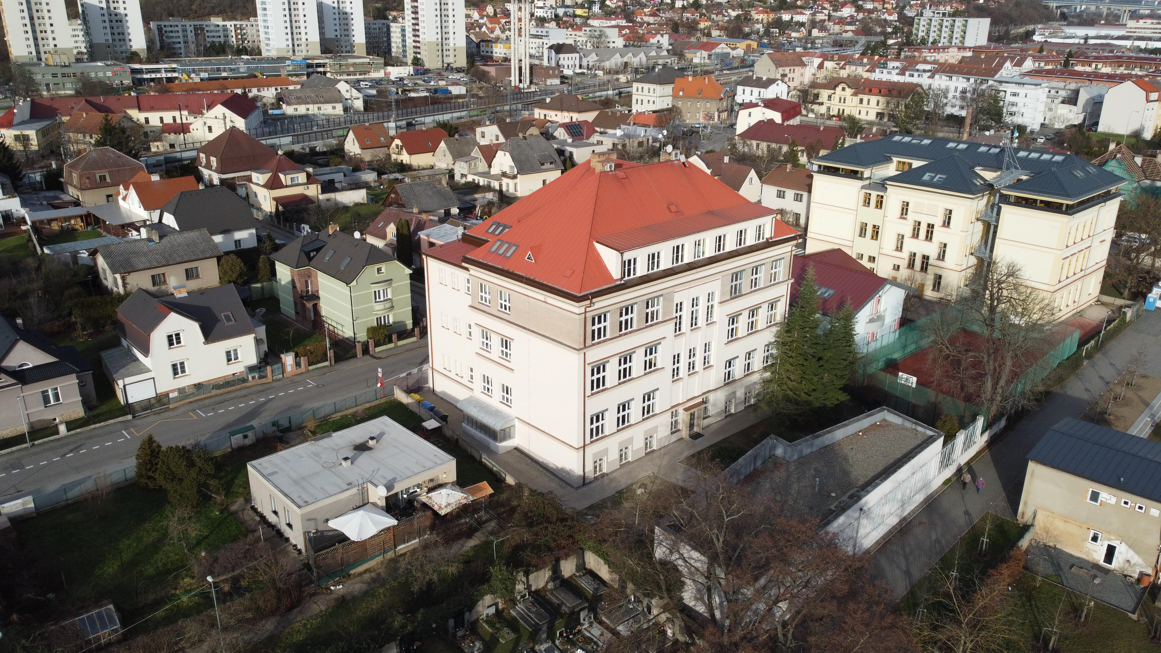 Gymnázium Oty Pavla foto 2