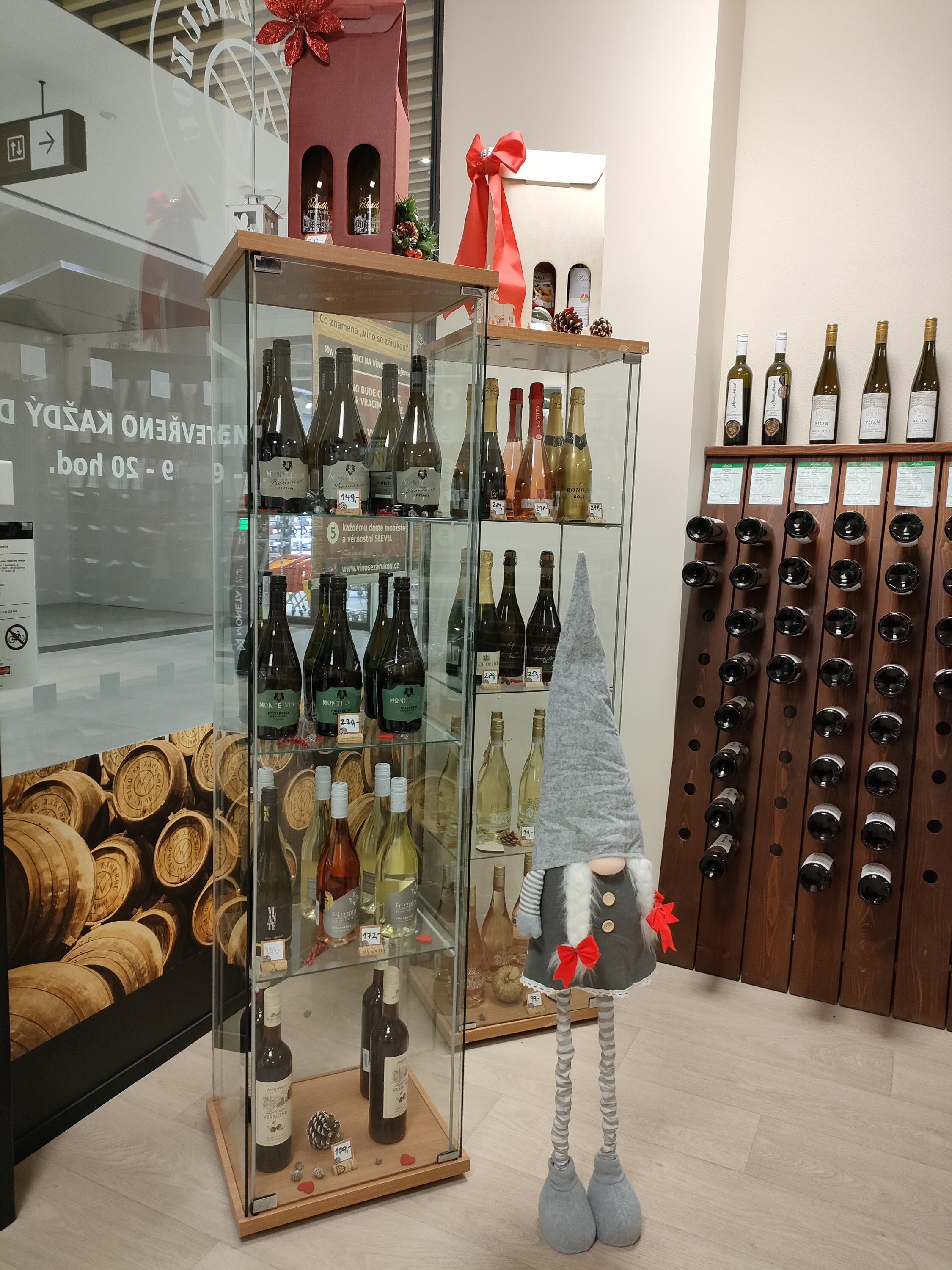 Naše Vinotéka - víno se zárukou foto 6