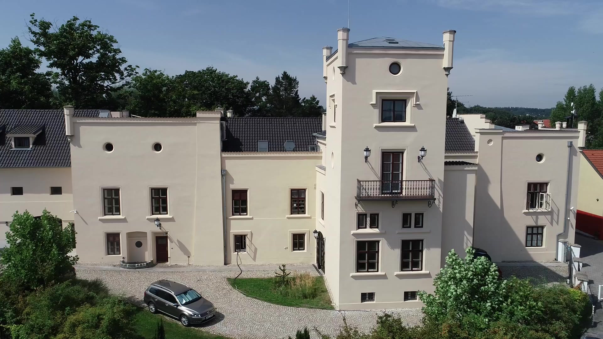 Chateau Trnová u Prahy foto 2 (náhled videa)