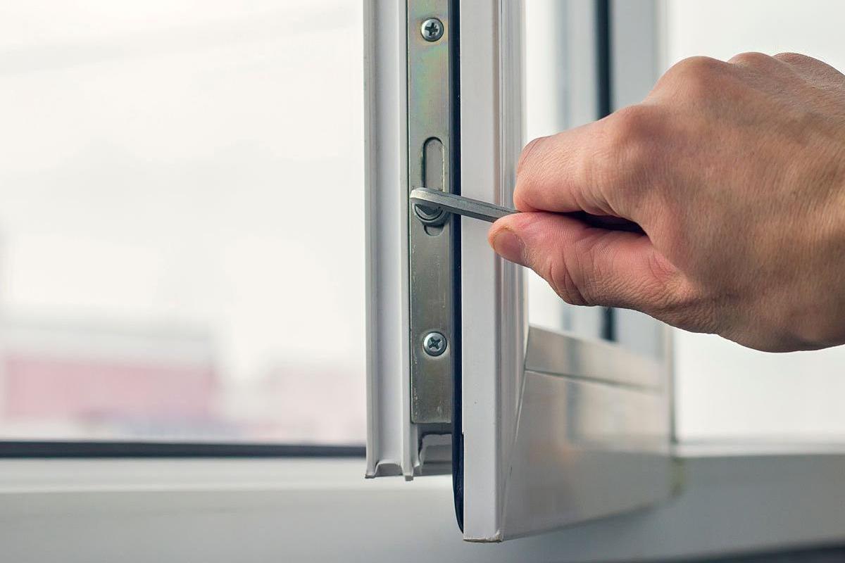 Servis oken Jan Lhotský