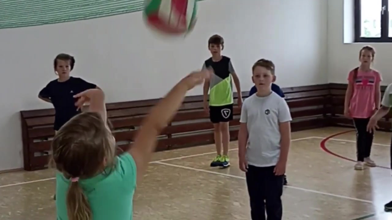 Základní škola, Mžany, okres Hradec Králové foto 2 (náhled videa)