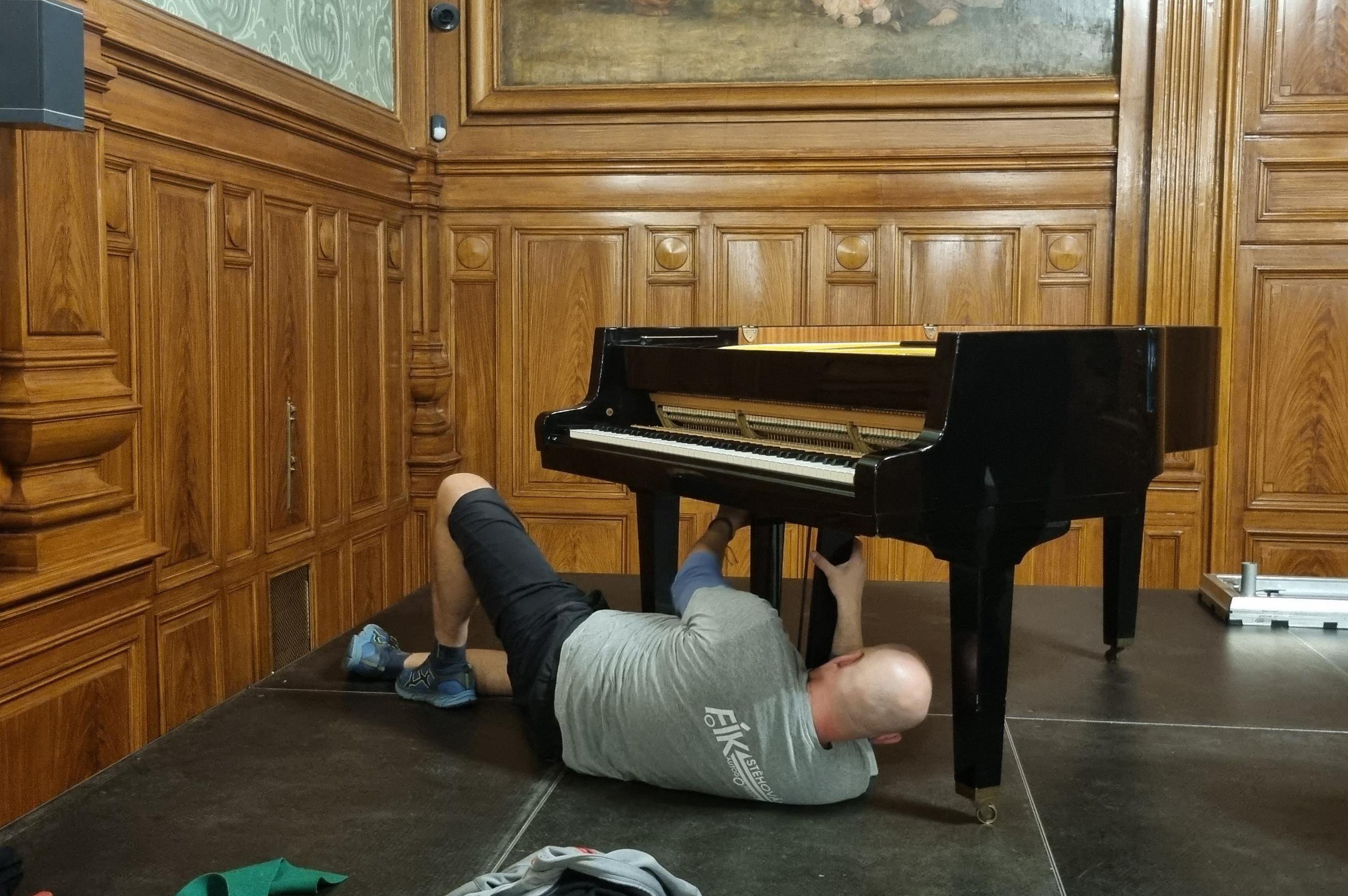 Stěhování klavírů