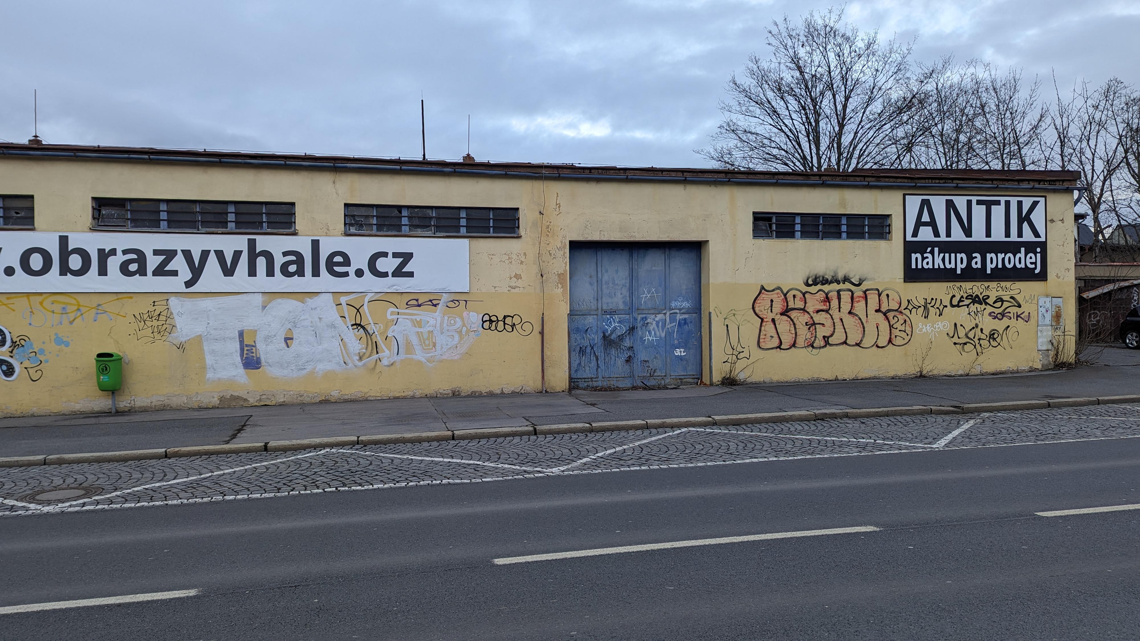 Obrazy v hale foto 3
