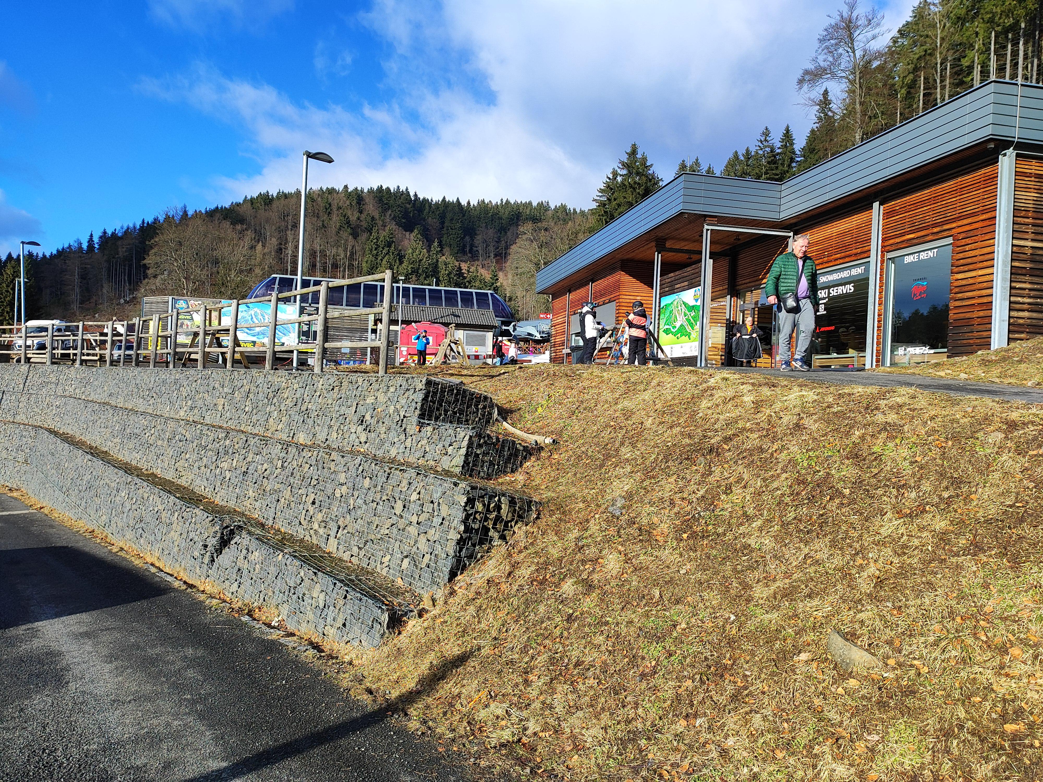 Skiareál Plešivec - ski půjčovna foto 2