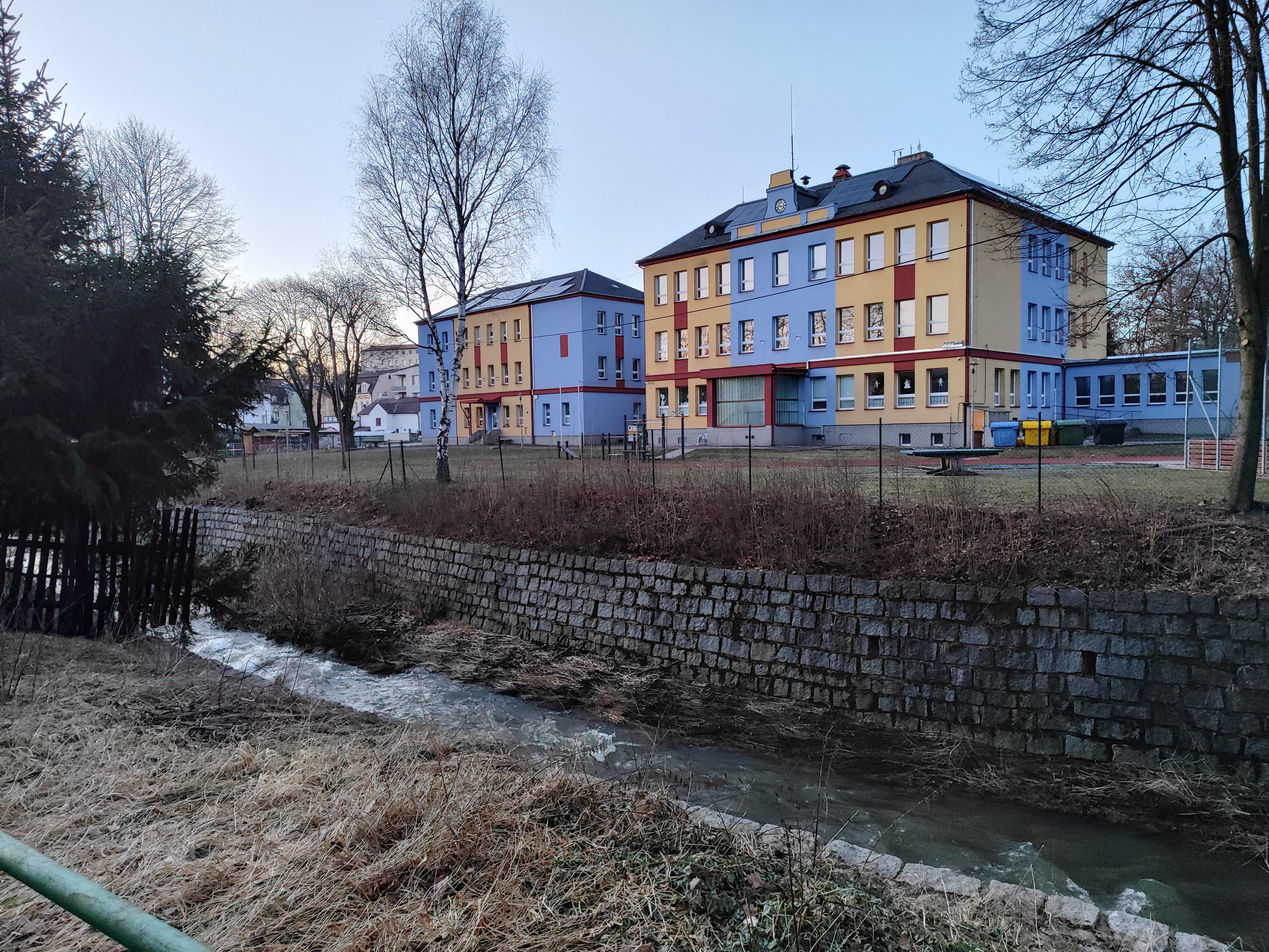 ZŠ a MŠ Dalovice, U Potoka foto 1