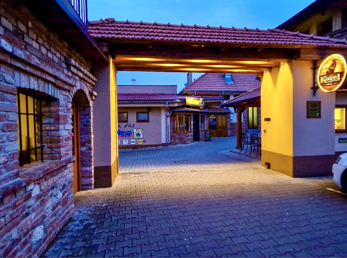 Bowling sport centrum Mikulov - Pizzeria - Restaurant foto 2