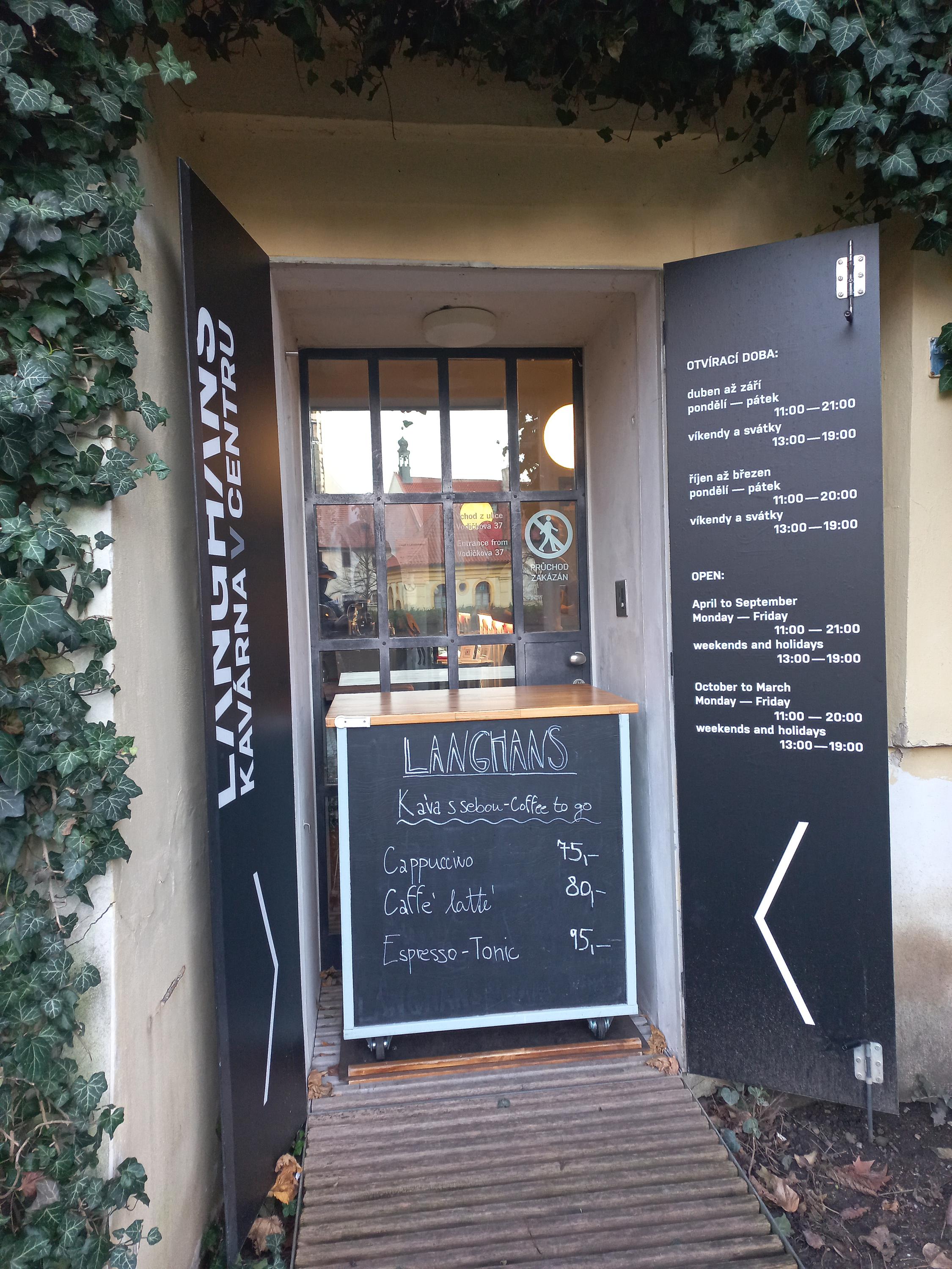 Langhans - Kavárna a Centrum Člověka v tísni foto 5