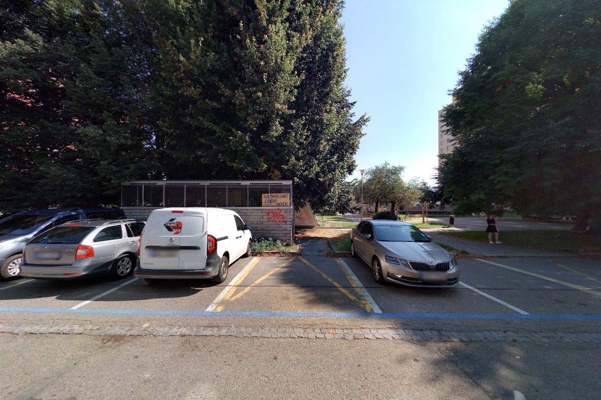 Keramika u hřiště