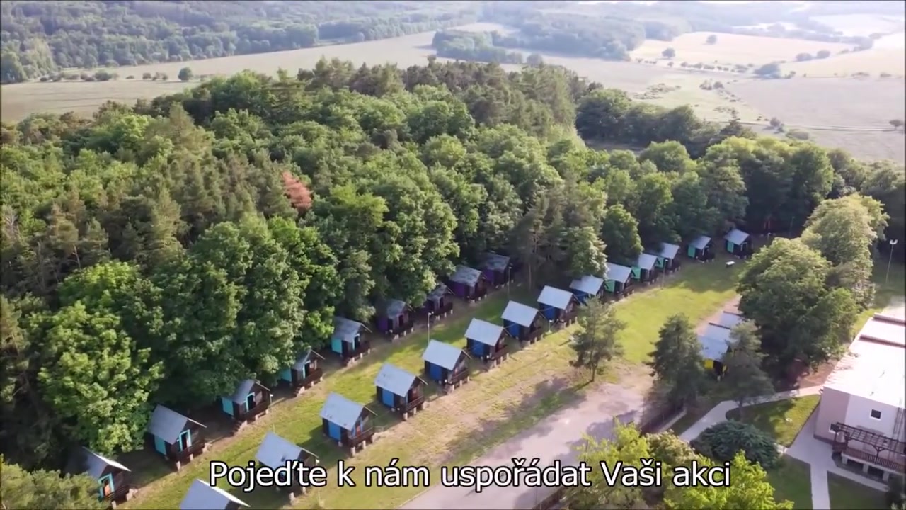 Dětský tábor - Lubenec (Rekreační středisko - Agentura HAUL) foto 2 (náhled videa)