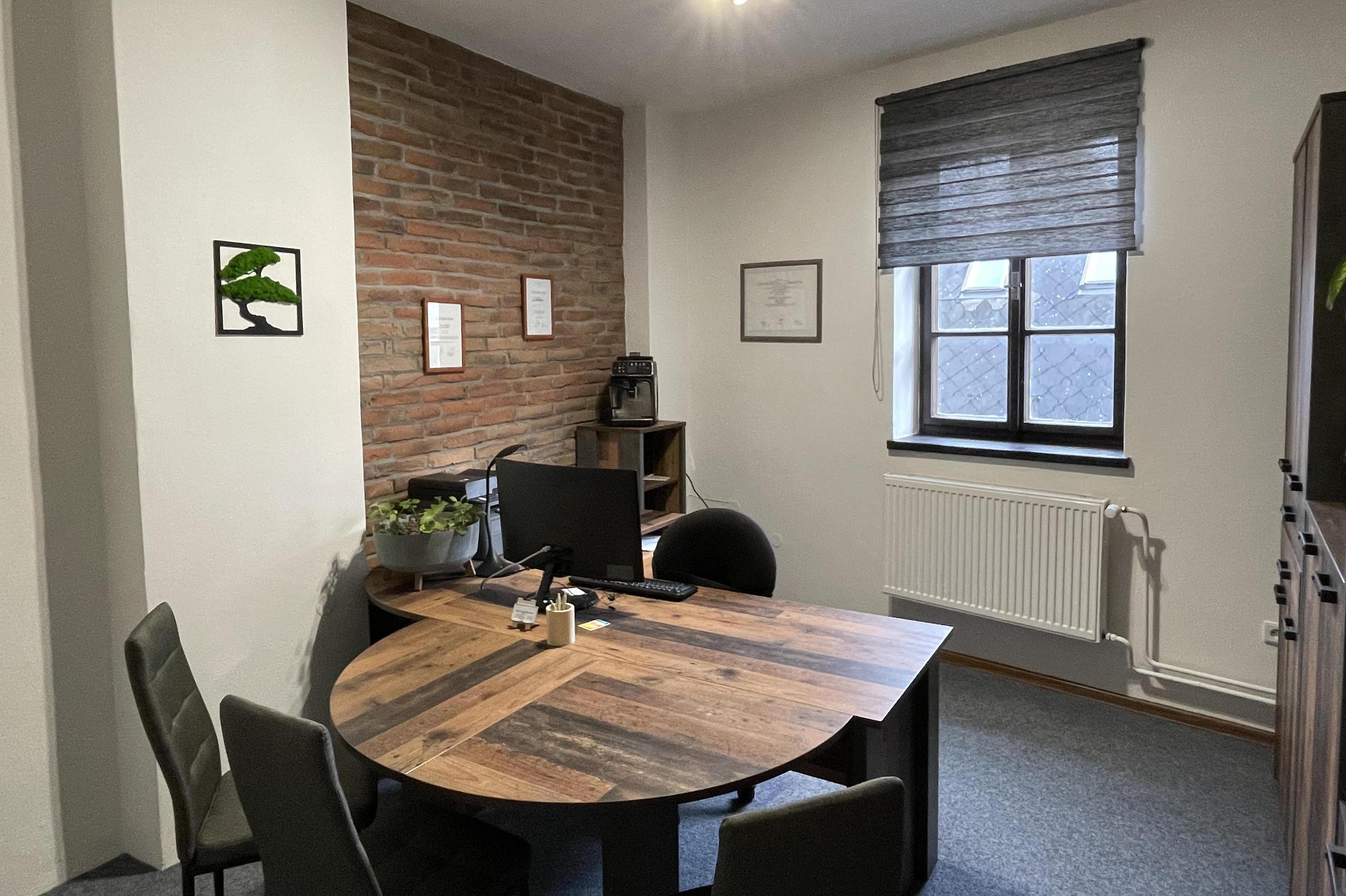 Mgr. Tomáš Hemerka, advokát