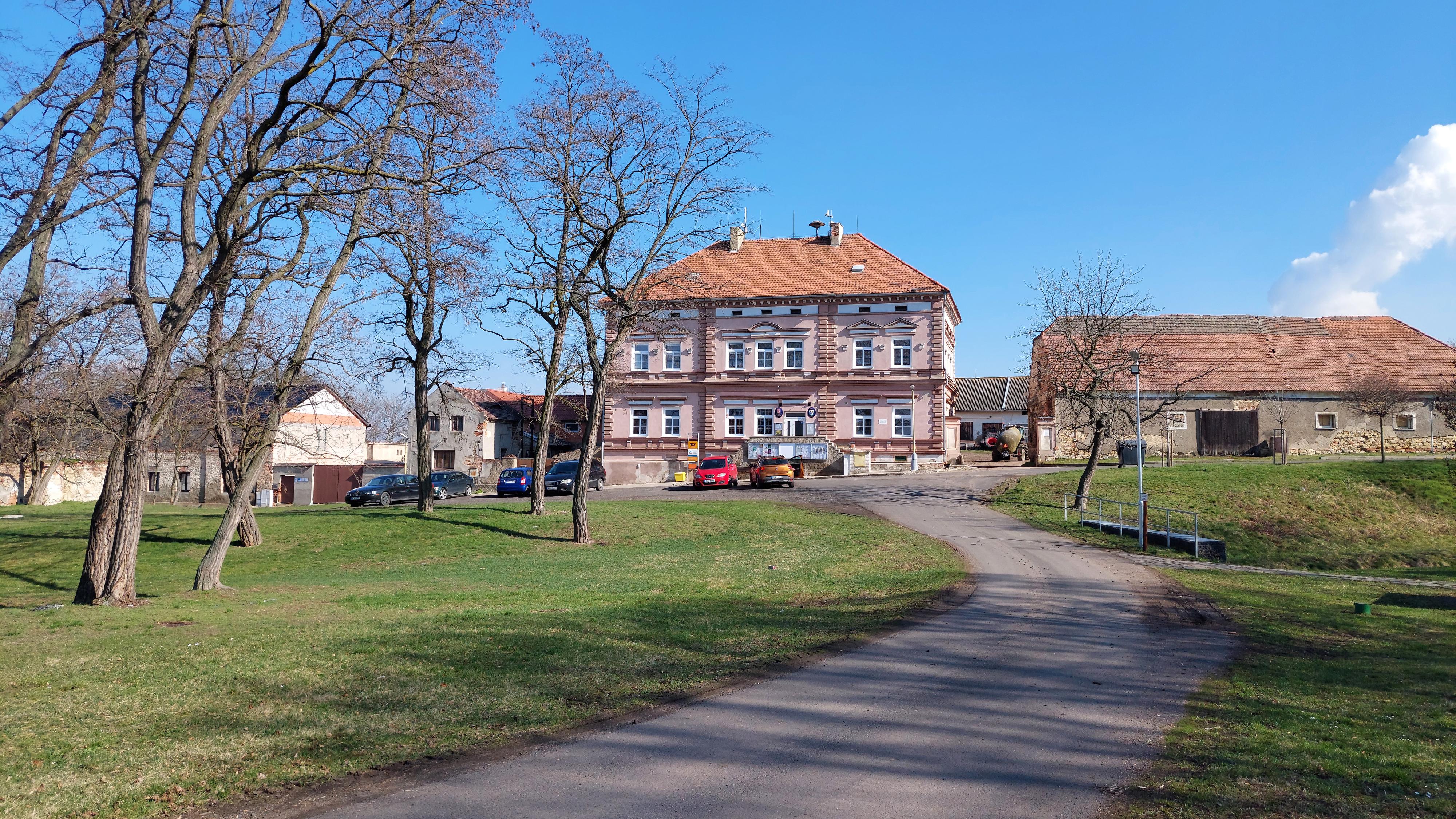 Obecní knihovn Havraň foto 2