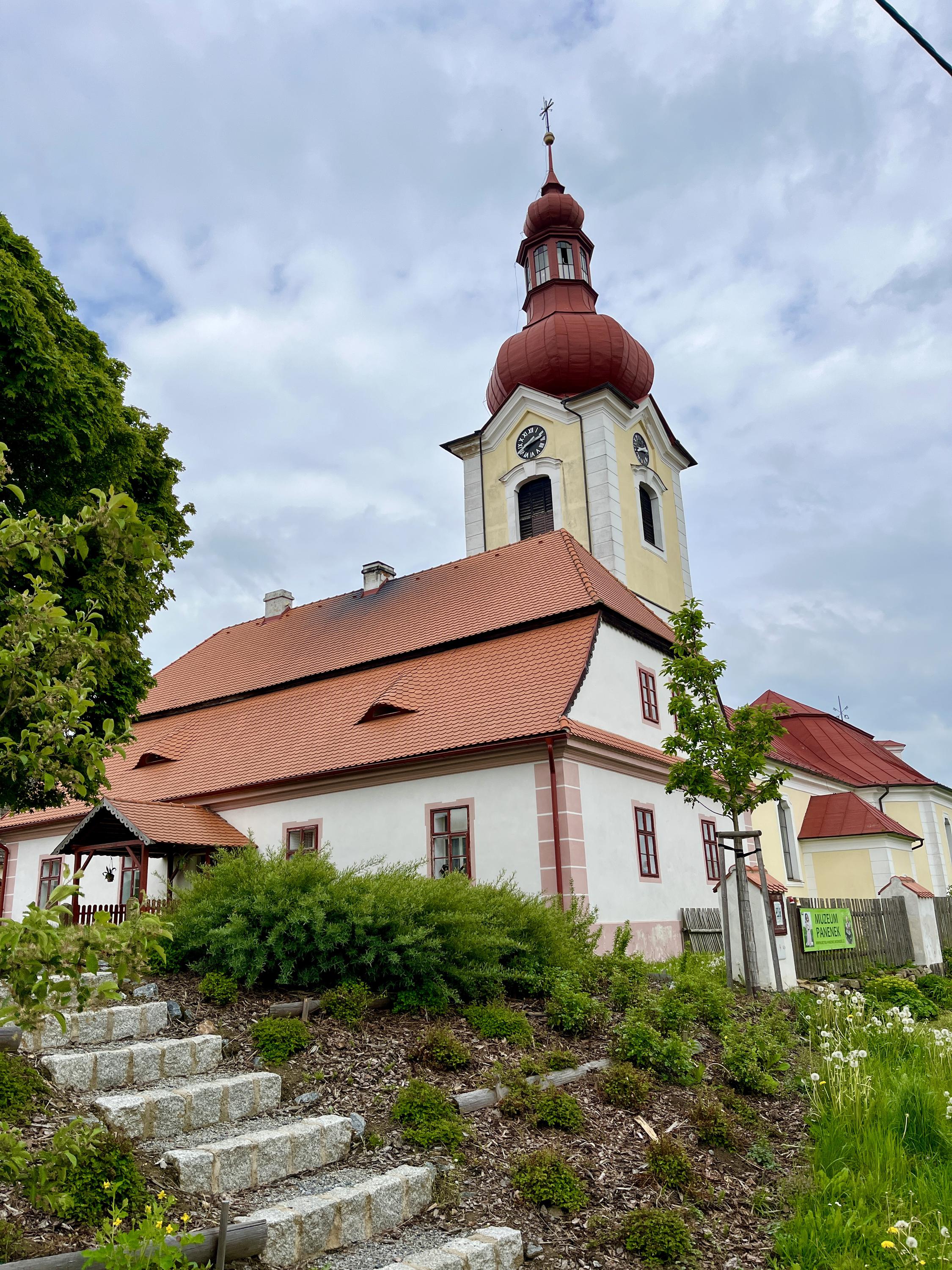 Muzeum panenek stará škola Bobrová foto 3