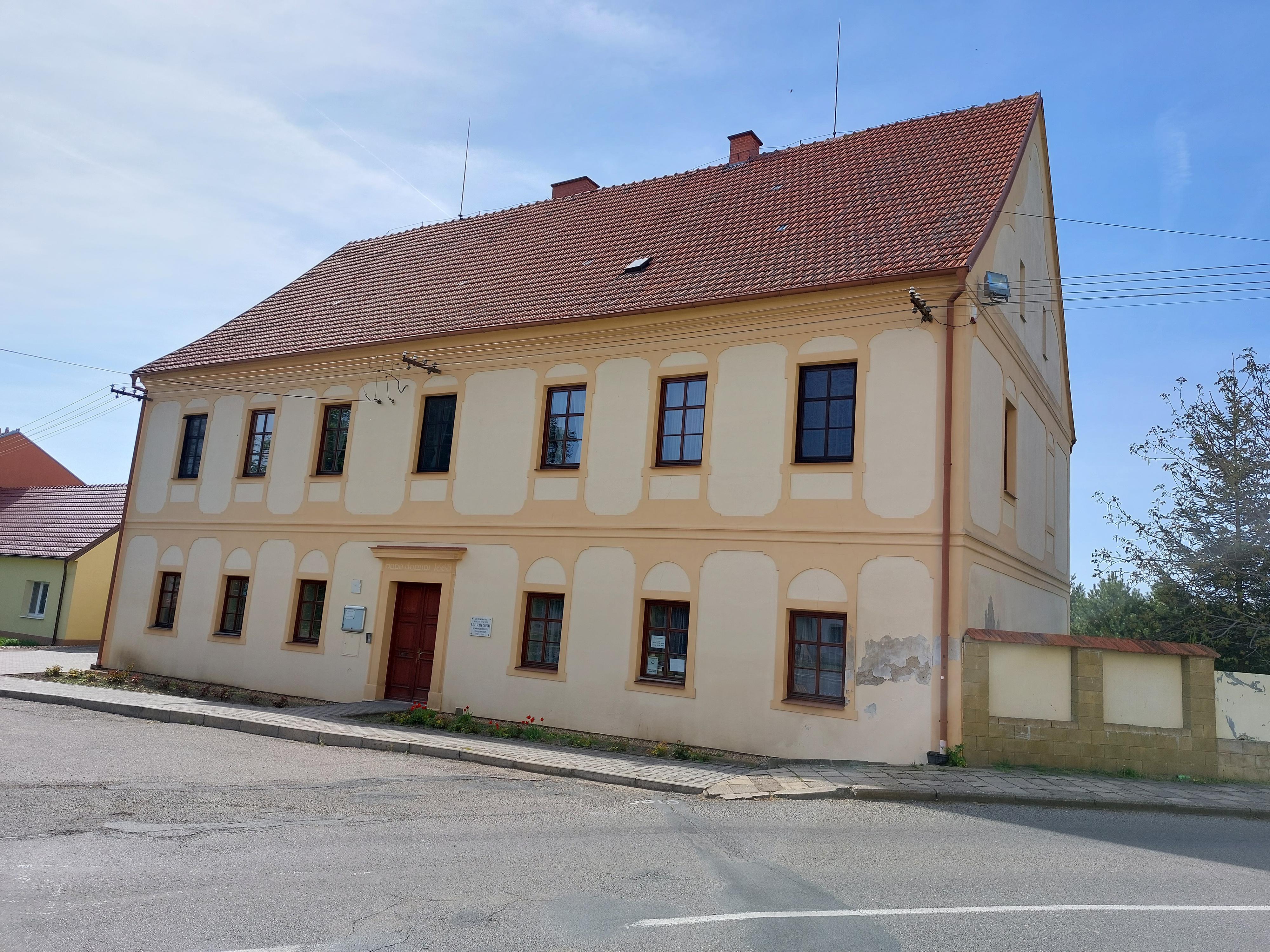 Obecní knihovna Šaratice foto 3