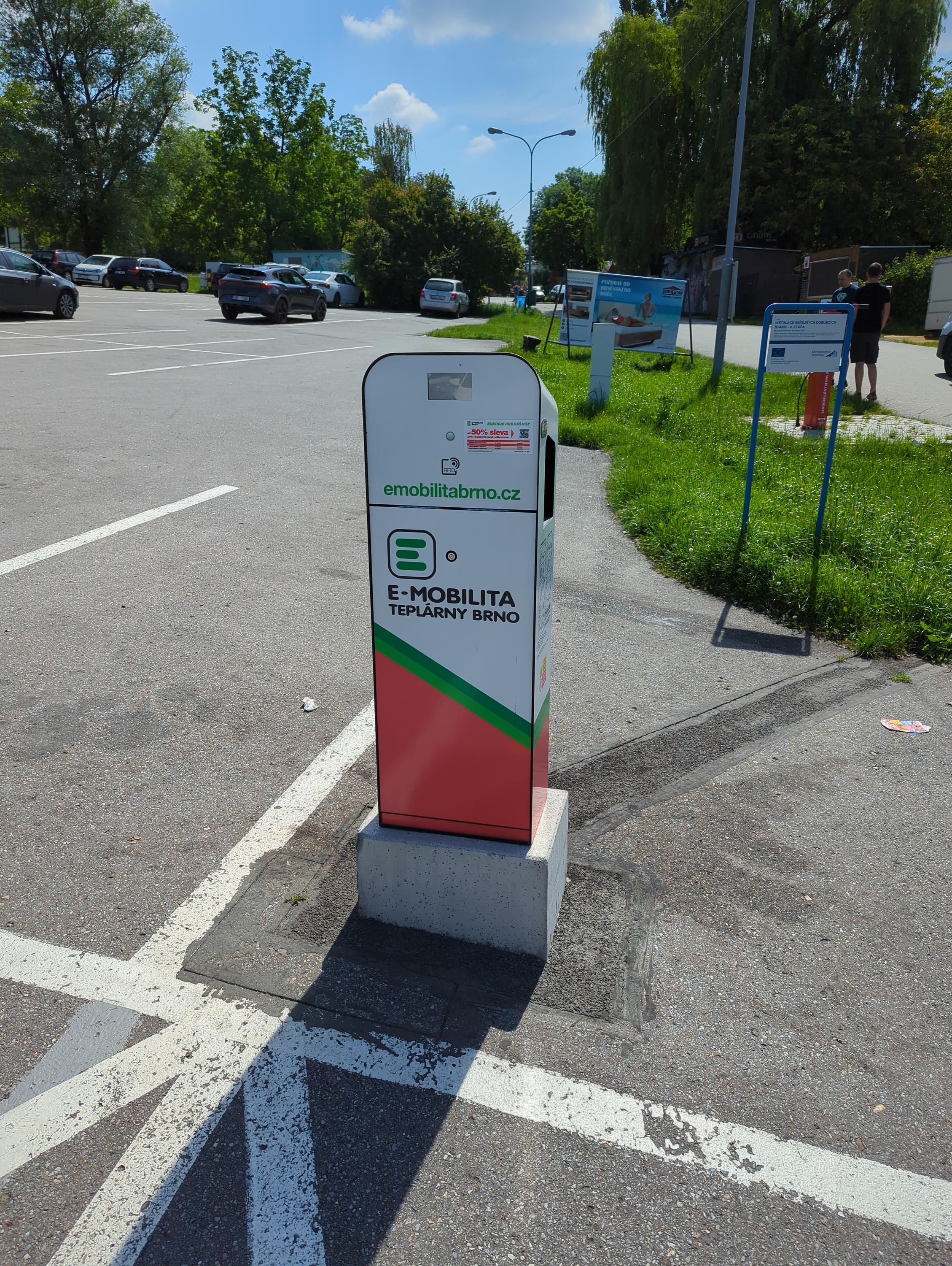 Dobíjecí stanice elektromobilů, Teplárny Brno foto 2