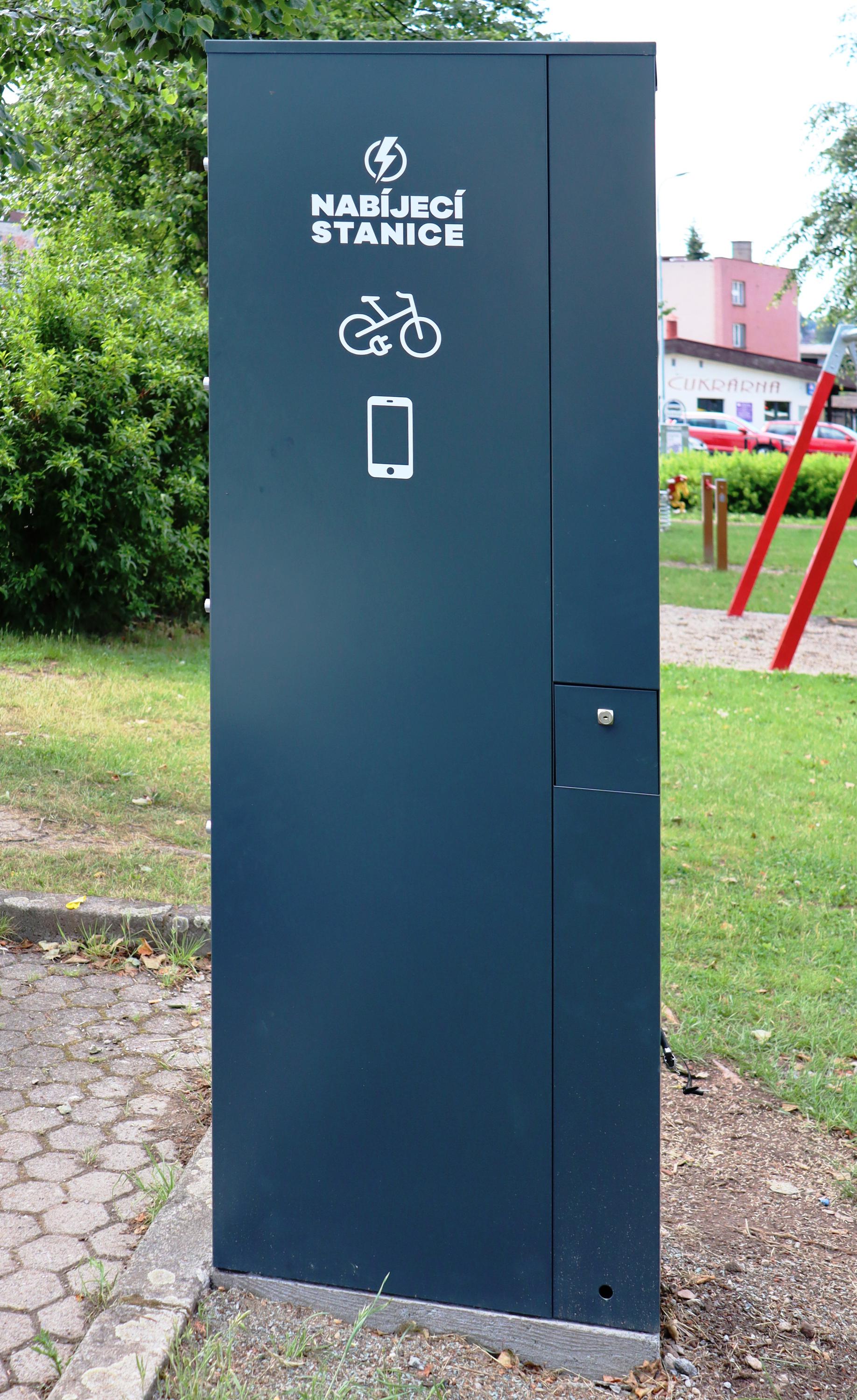 Nabíjecí stanice pro elektrokola a mobilní zařízení foto 4