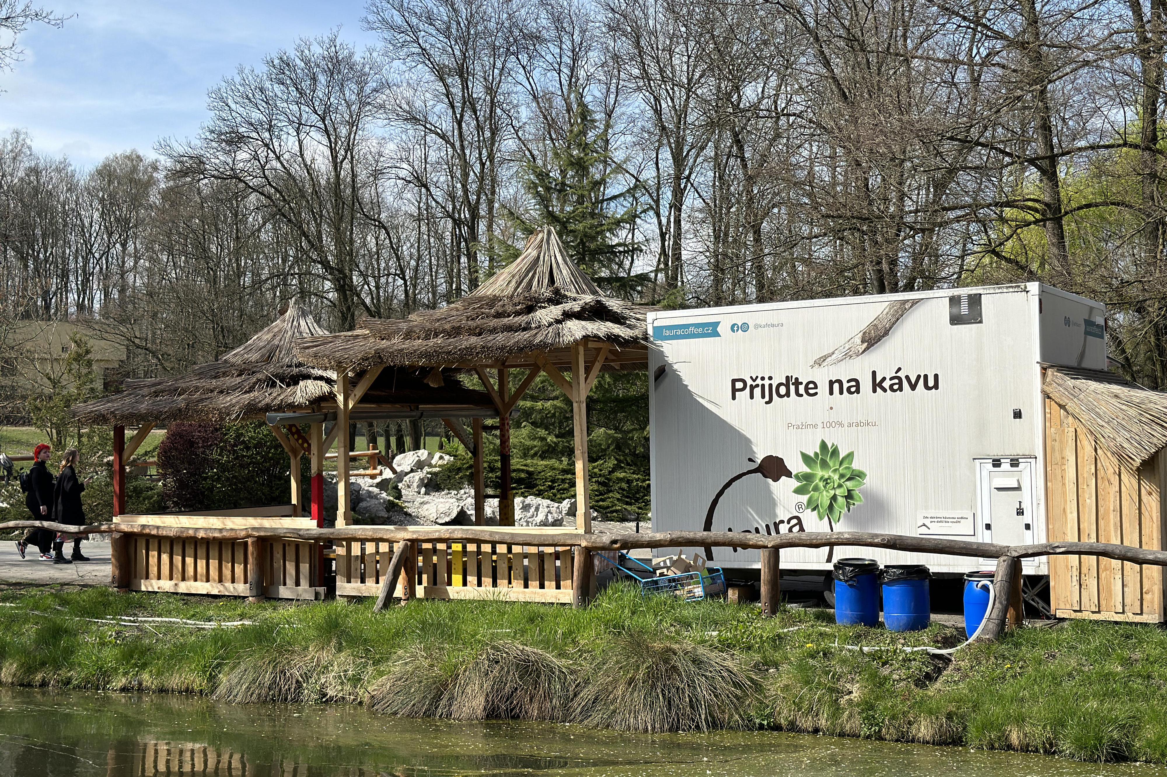 Laura Coffee - kafeZOO Afrika