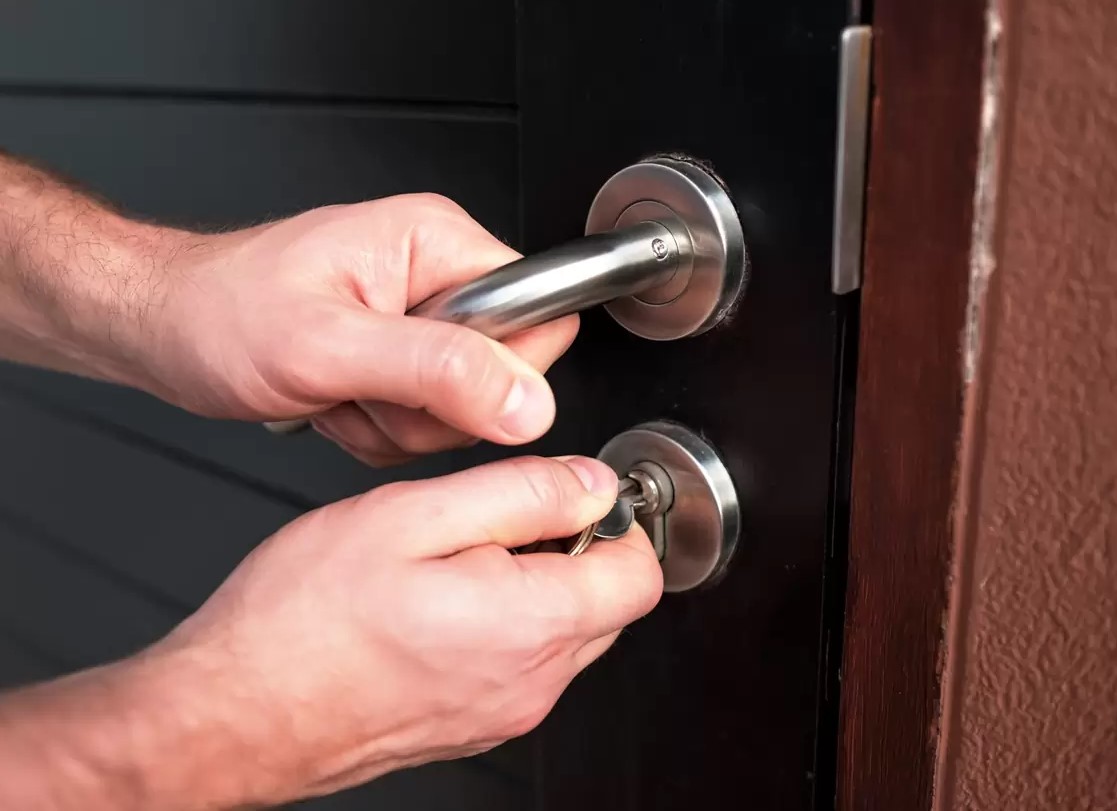 Nouzové otevření dveří u bytu či domu