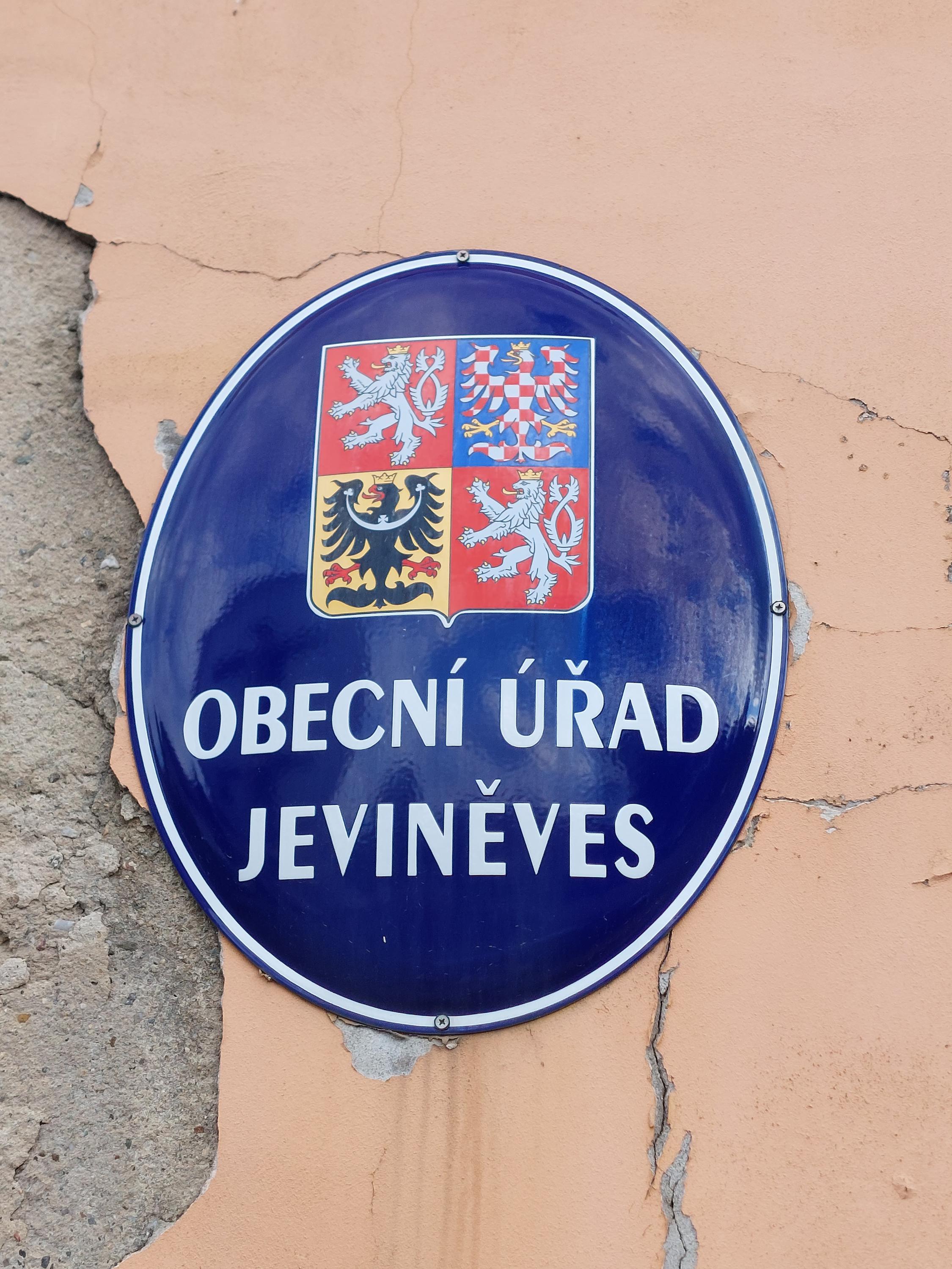 Jeviněves - obecní úřad foto 2