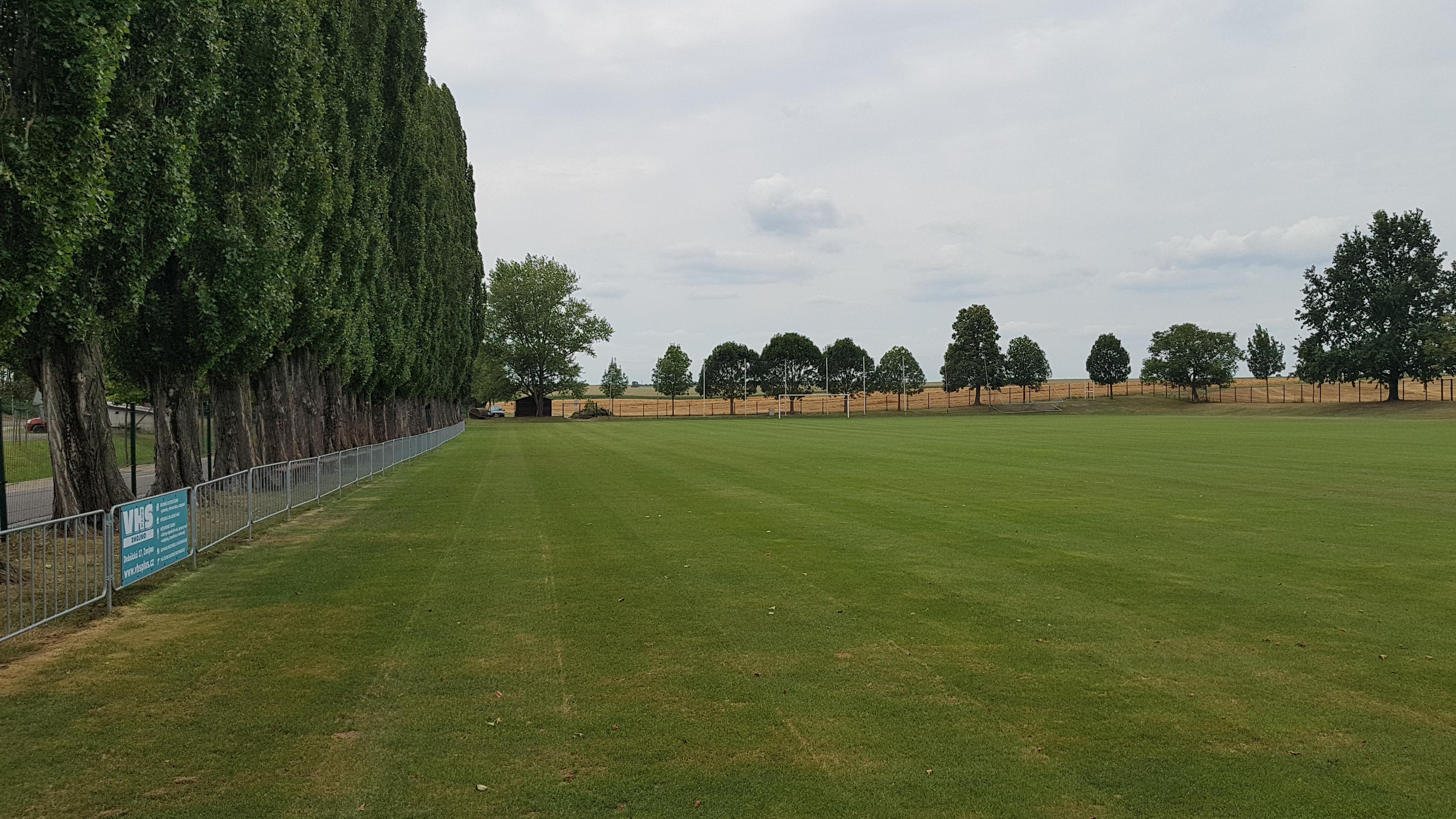Sportovní areál - Obec Chvalovice foto 3