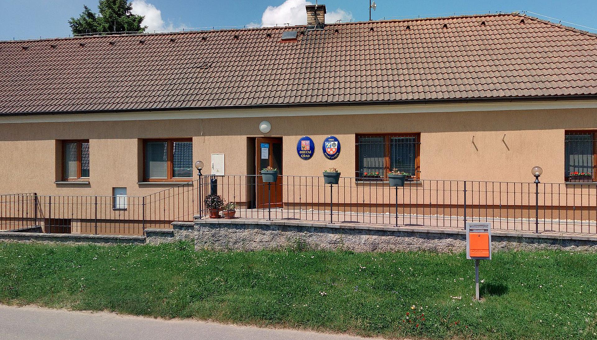 Starý Petřín - obecní úřad foto 2