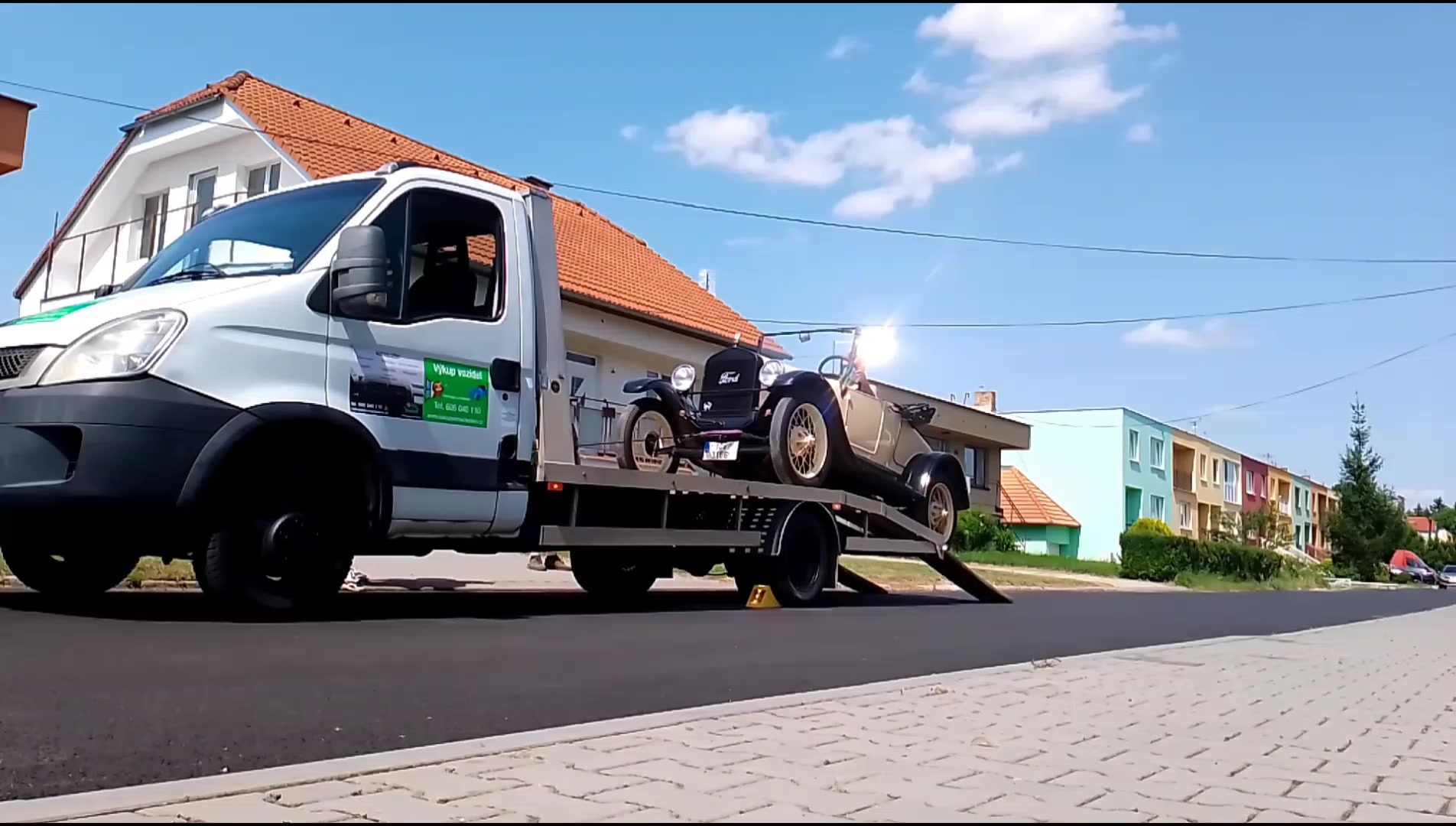 Nákupy s lenochodem s.r.o. foto 2 (náhled videa)