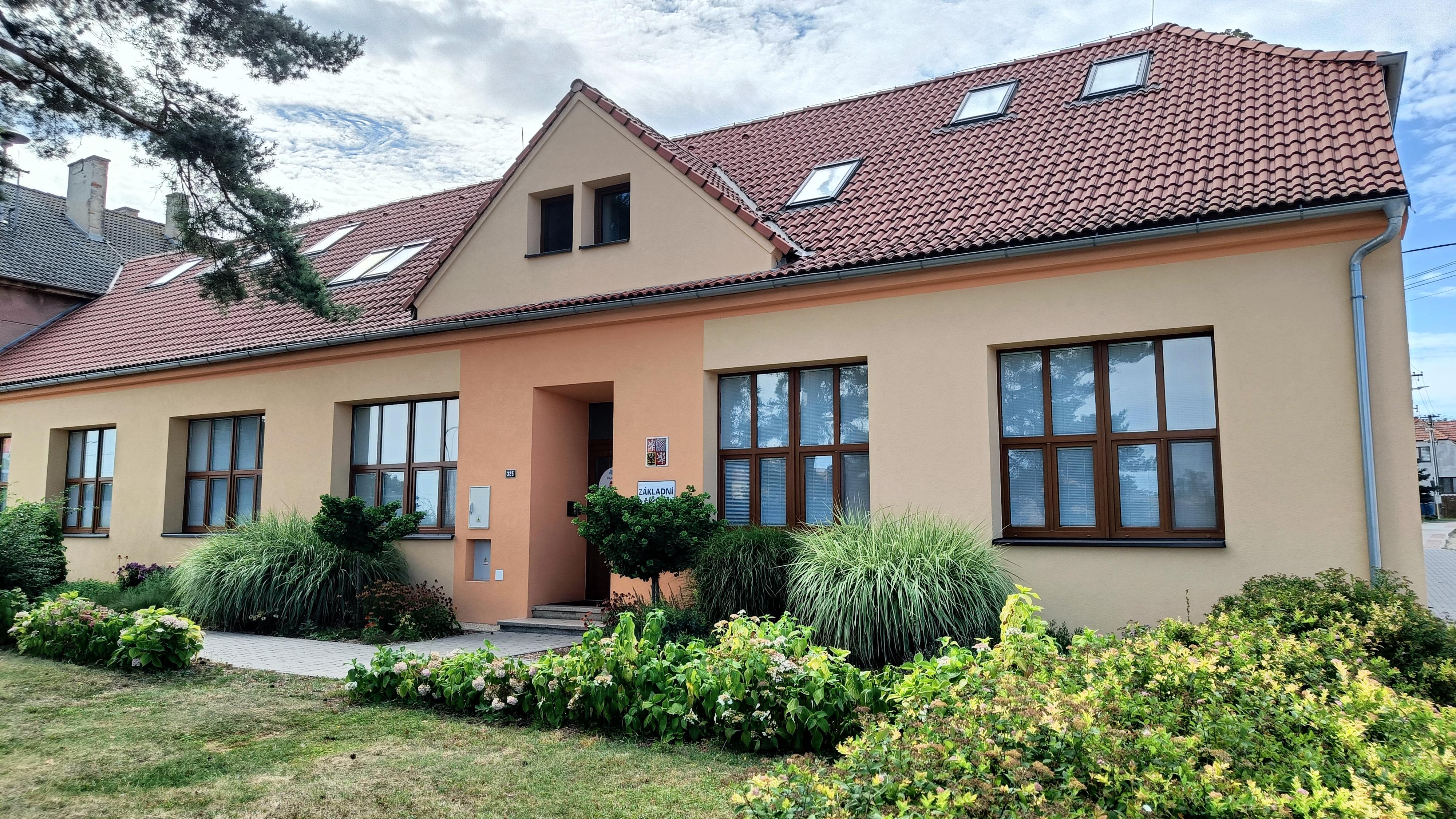 Mateřská škola a Základní škola Vedrovice, okres Znojmo foto 2