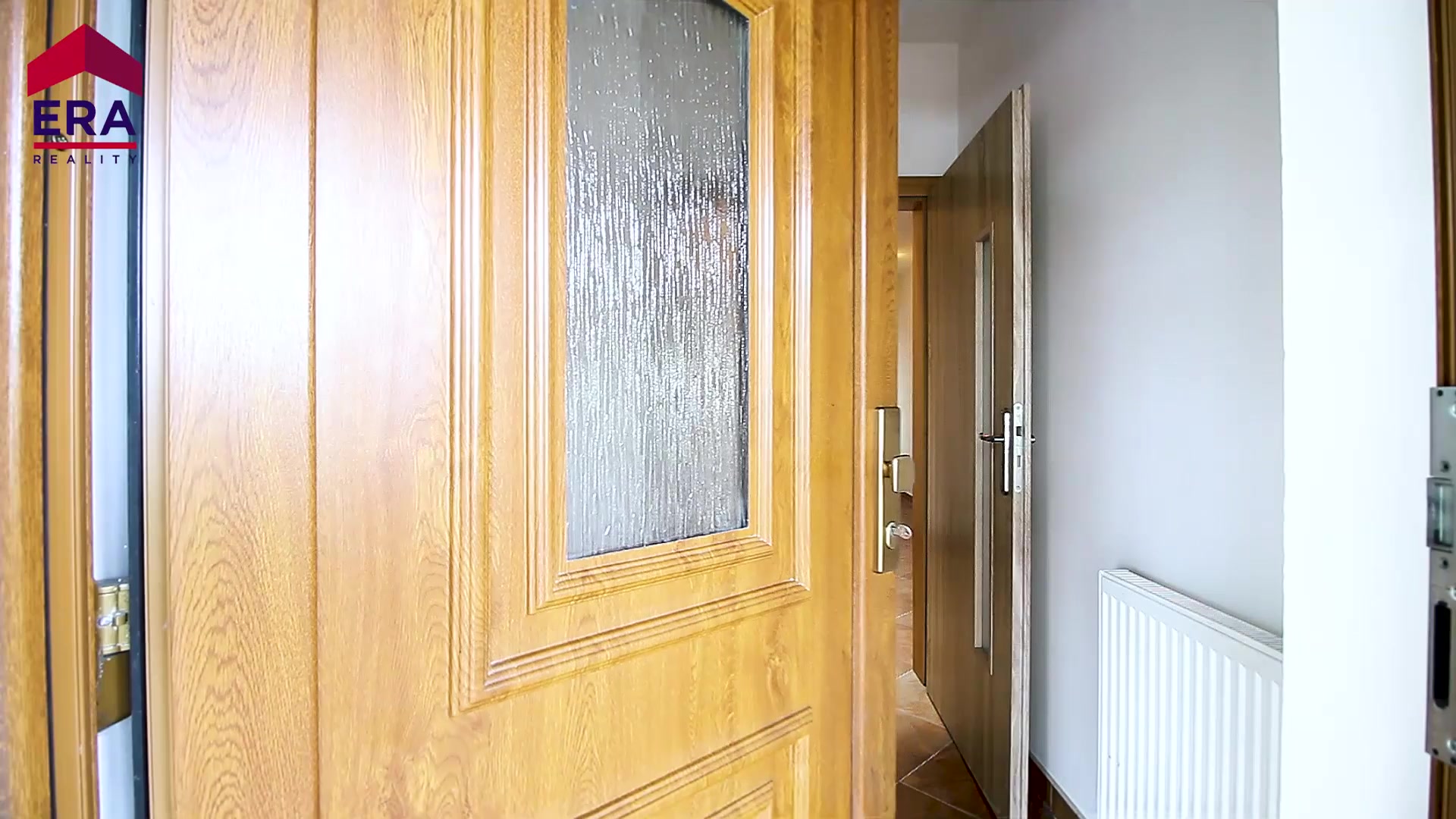TOP MAKLÉŘKY - Lenka Bitrmanová - realitní makléřka foto 2 (náhled videa)