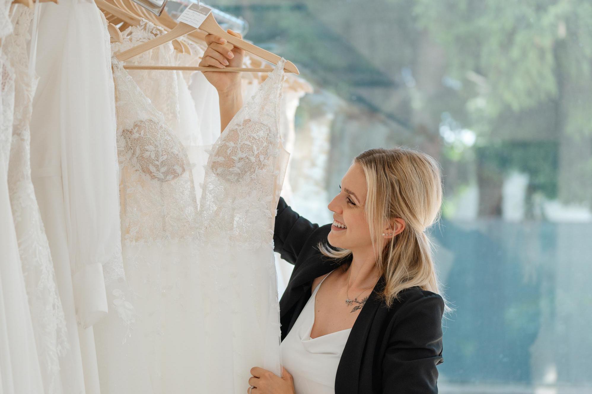 Leznar Bridal