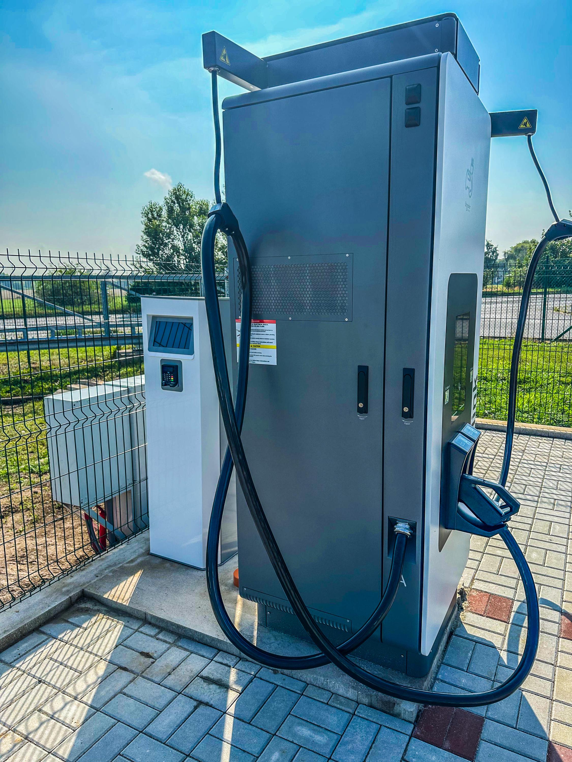 UNIKOM nabíjecí stanice 180 kW foto 3