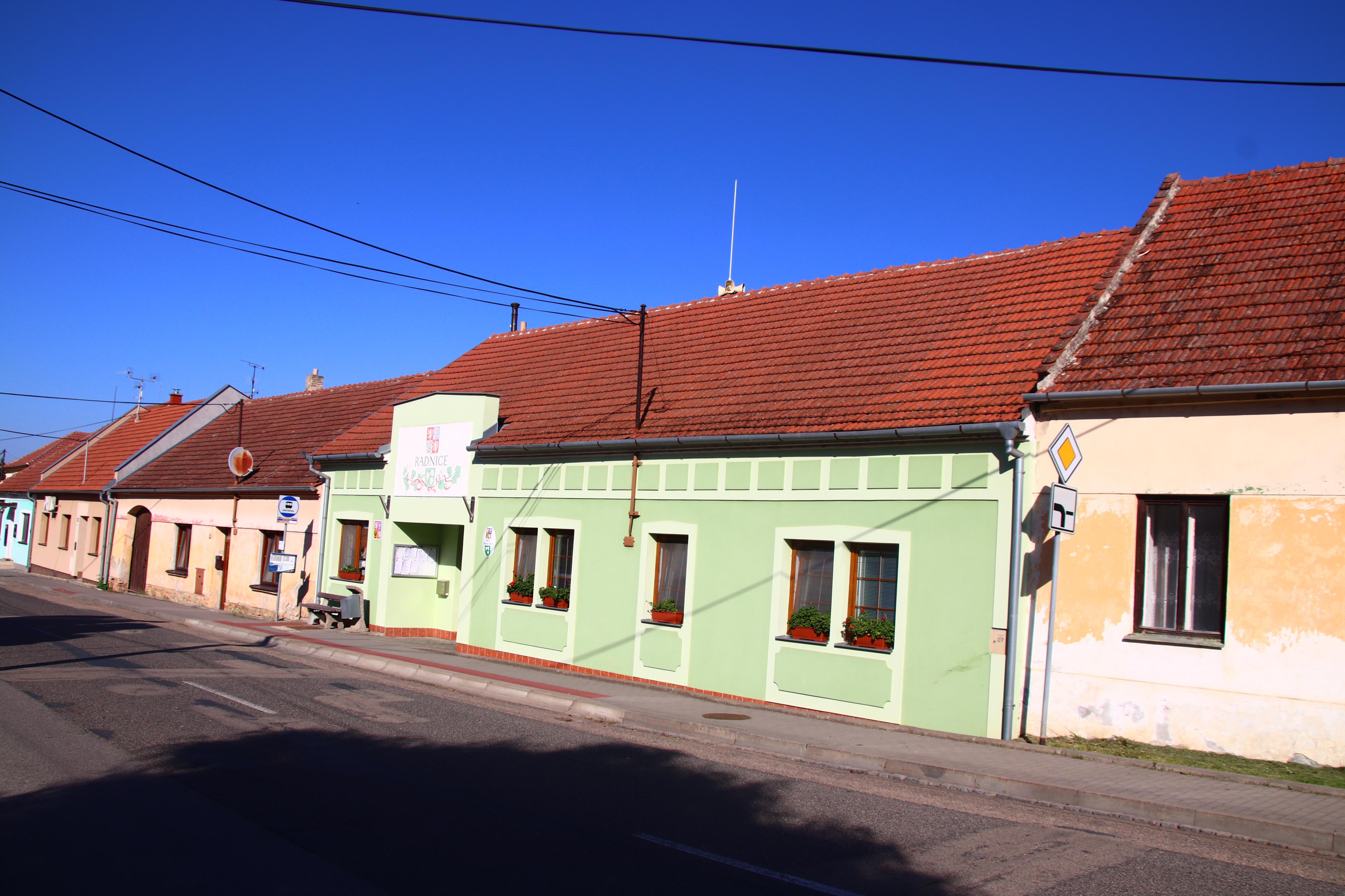 Nikolčice - obecní úřad foto 2