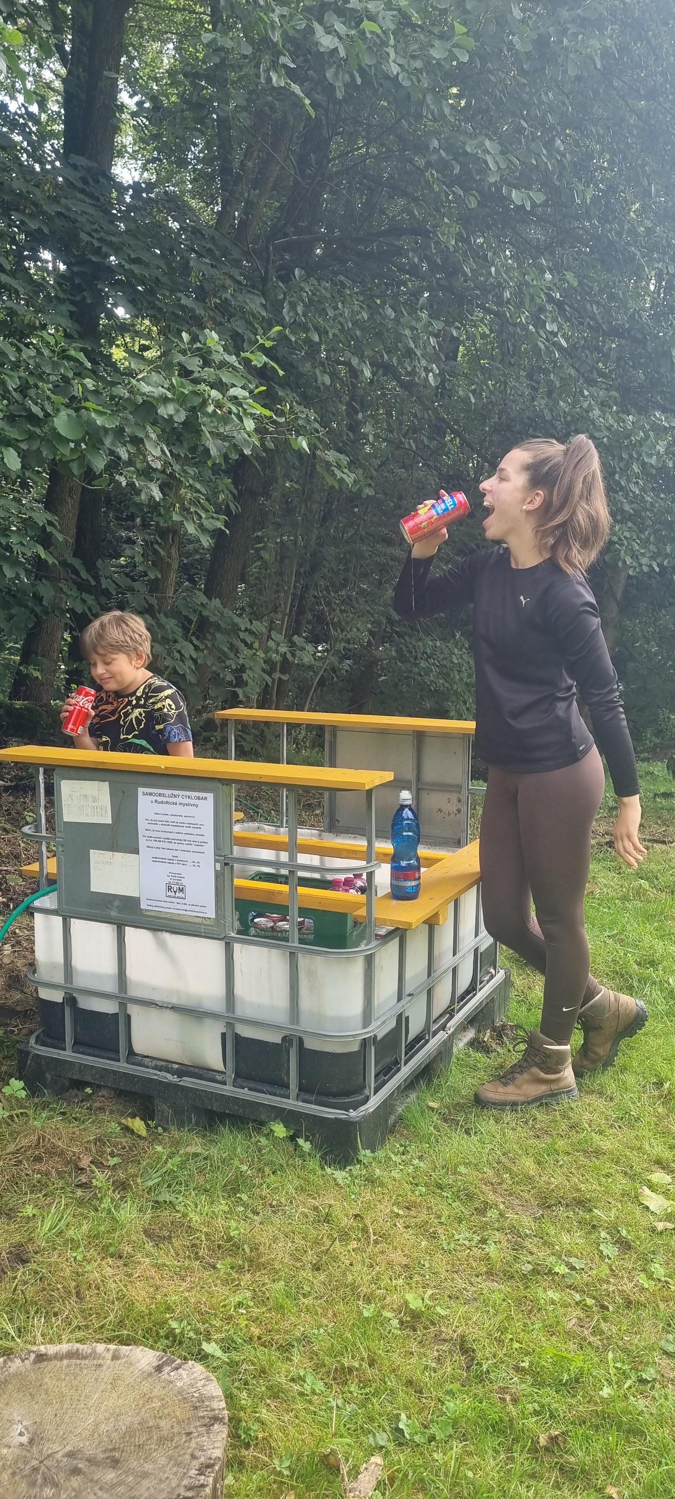 Samoobslužný cyklobar u Rudoltické myslivny foto 3