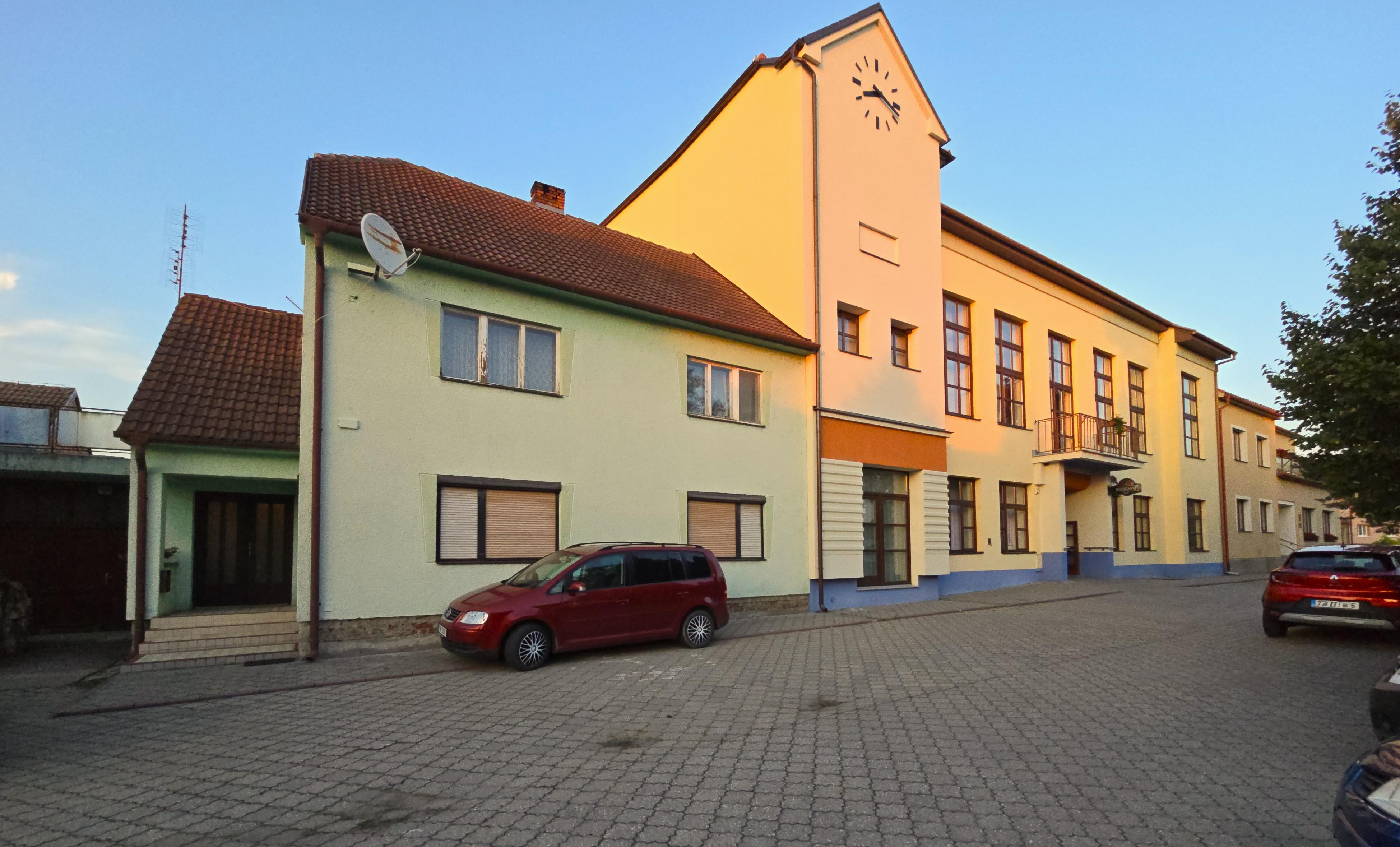 Místní knihovna Hroznová Lhota foto 2