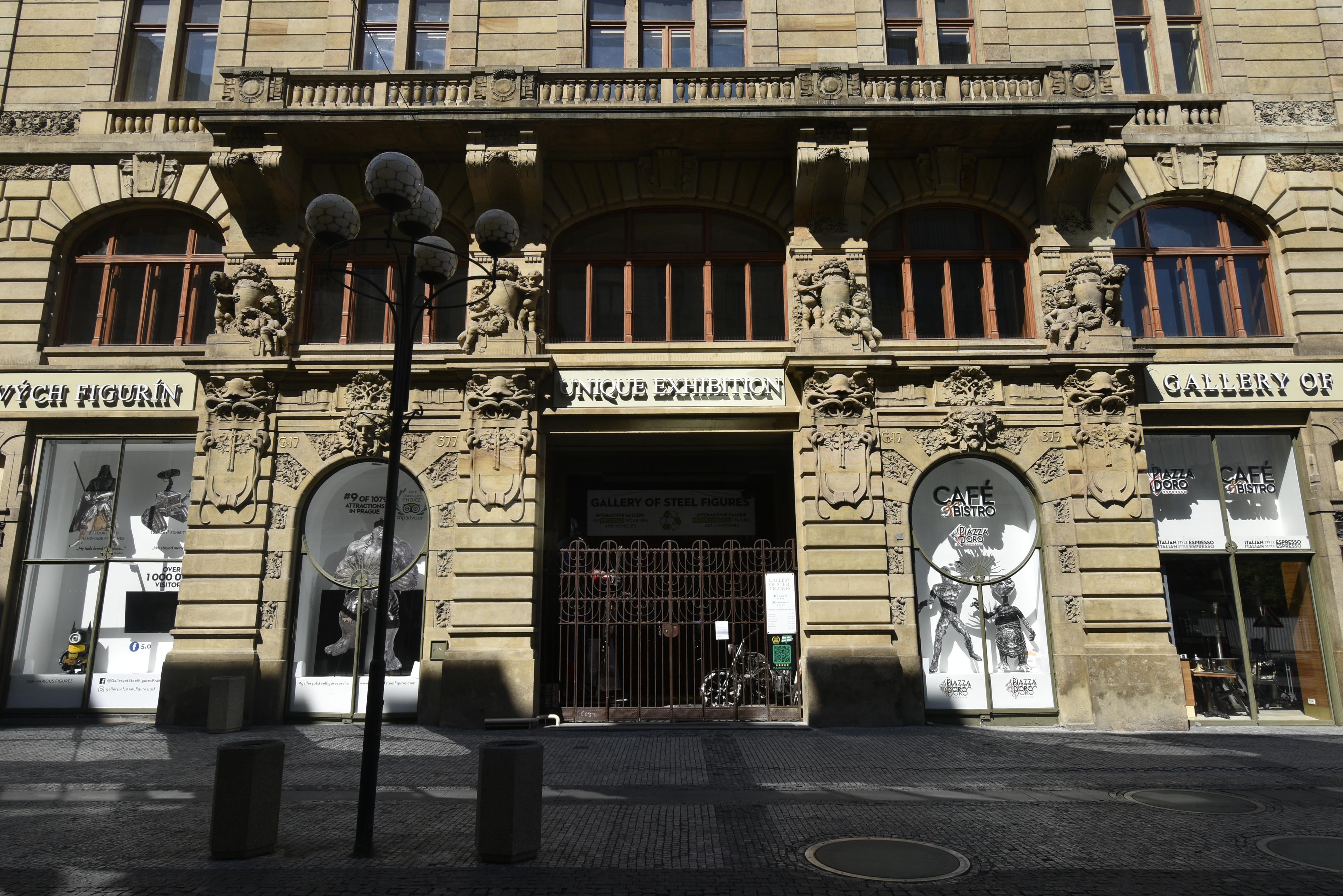 Galerie ocelových figurín foto 2