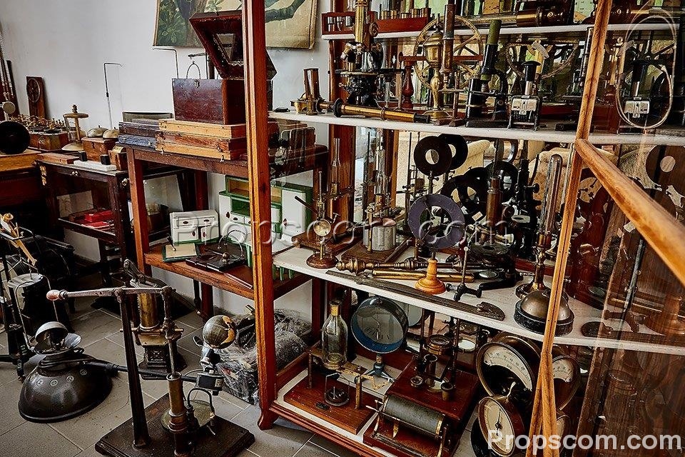 Propscom - půjčovna filmových rekvizit foto 3